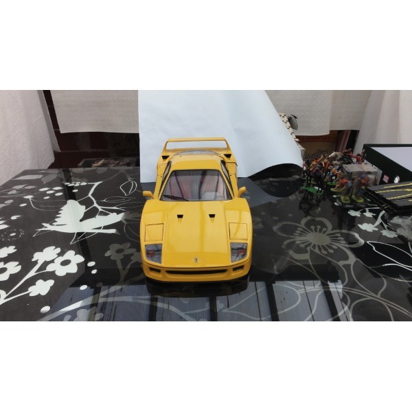 FERRARI F40 POCHER JAUNE