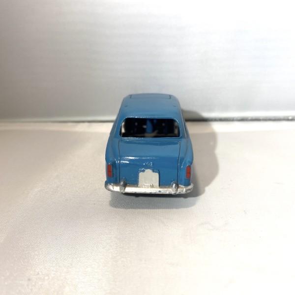 Peugeot 403 DINKY TOYS 24B
