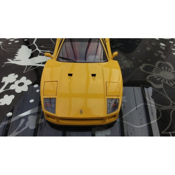 FERRARI F40 POCHER JAUNE