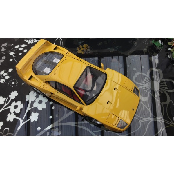 FERRARI F40 POCHER JAUNE