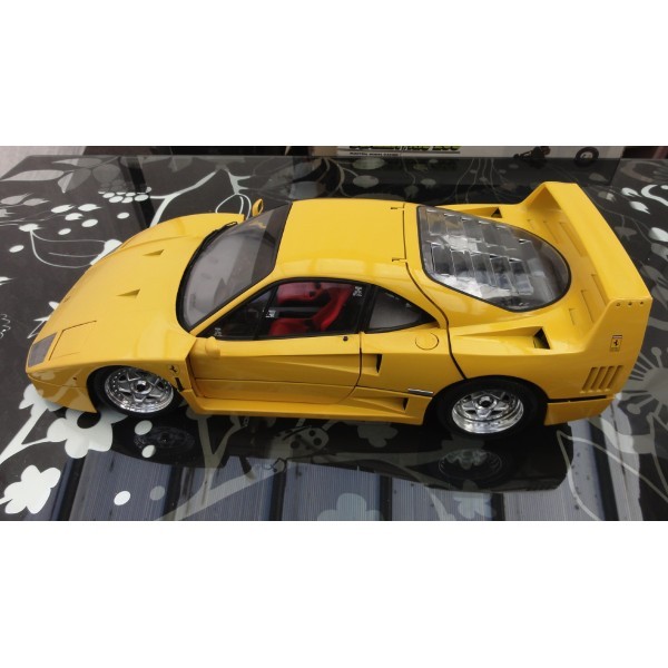 FERRARI F40 POCHER JAUNE