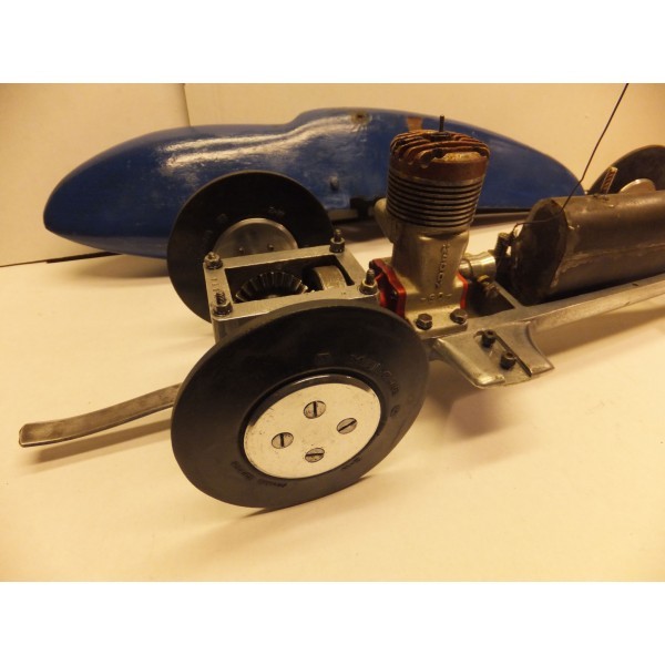 VOITURE CIRCULAIRE VEGA PROTOTYPE 5 ARROW TETHER CAR