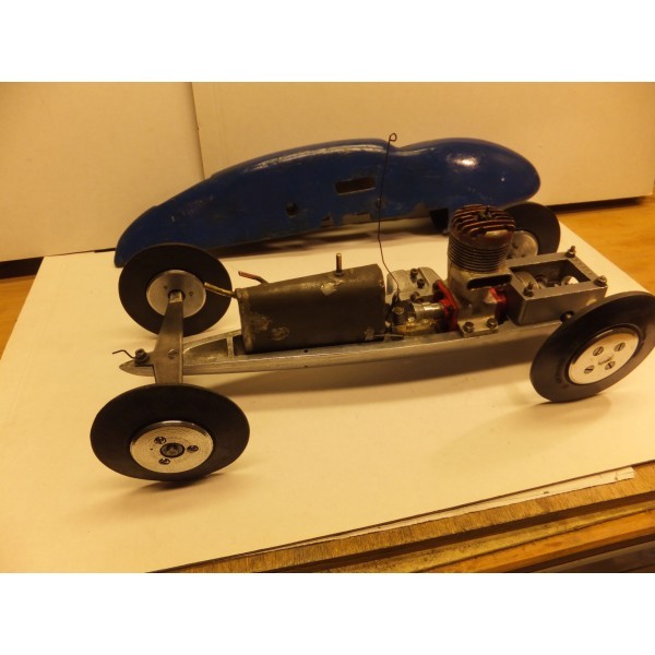 VOITURE CIRCULAIRE VEGA PROTOTYPE 5 ARROW TETHER CAR