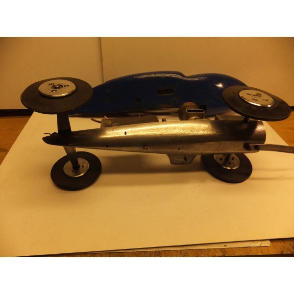 VOITURE CIRCULAIRE VEGA PROTOTYPE 5 ARROW TETHER CAR