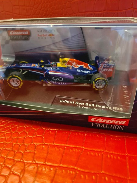 EVOLUTION INFINITY RED BULL RB9 SEBASTIAN VETTEL NO 1 CARRERA REF 27465