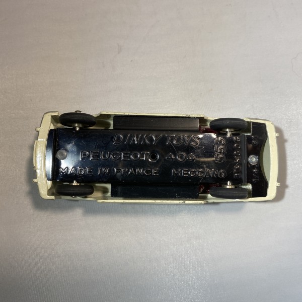 Peugeot 404 Berline DINKY TOYS 553