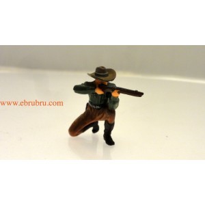 COWBOY TRAPPEUR A GENOUX TIRANT AU FUSIL ELASTOLIN OUGEN RÉF 6964