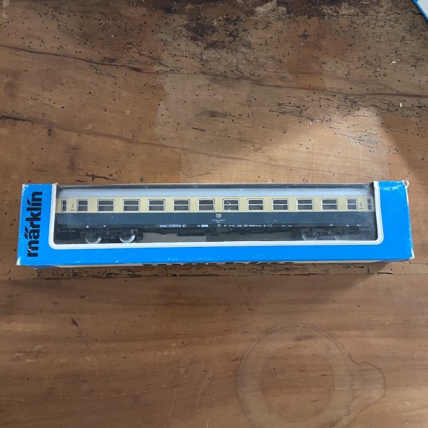 Voiture voyageur  Büm 234 de la DB  Classe 2 Märklin H0 4092