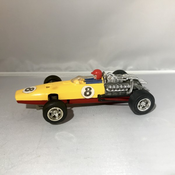 Honda RA273 F1 Jaune Chassîs rouge foncé SCALEXTRIC C36