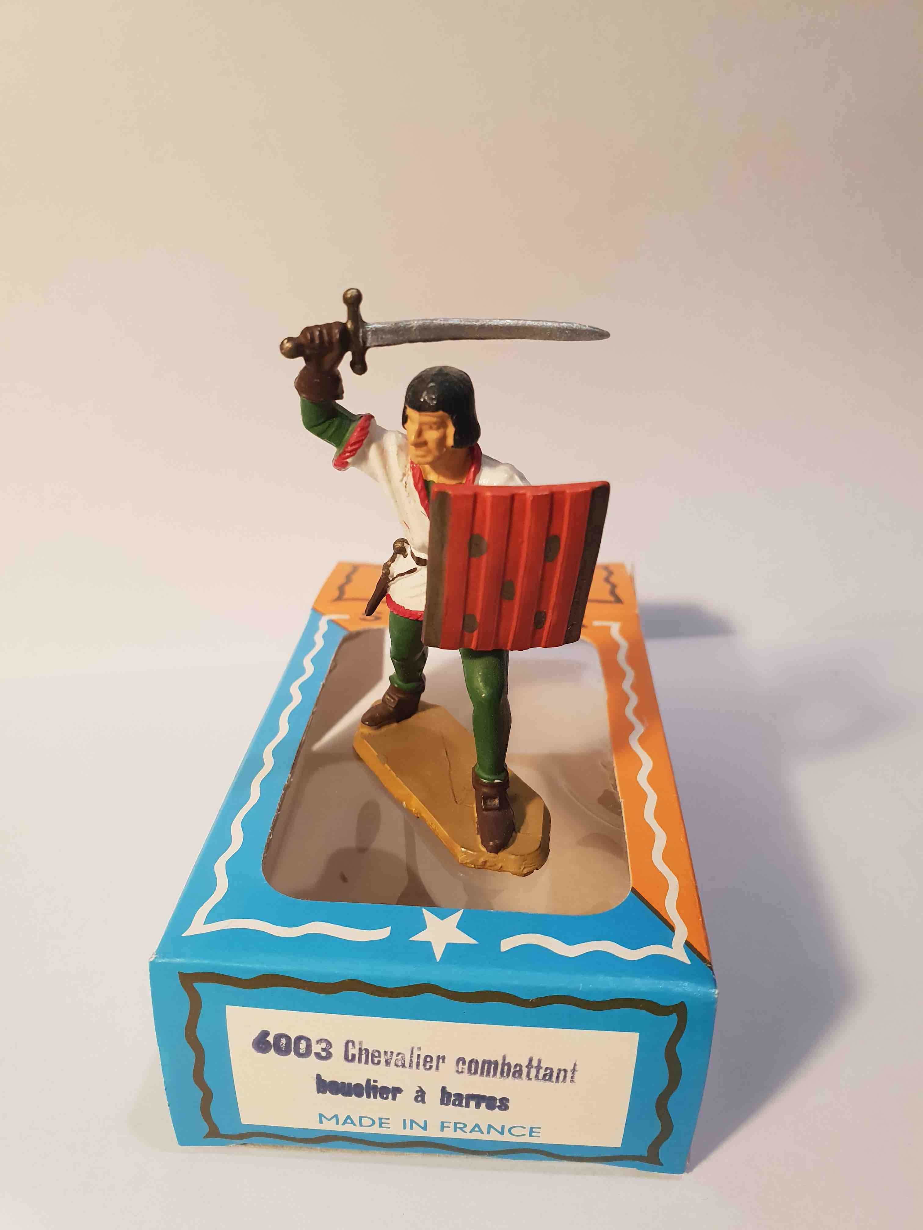 SEIGNEUR COMBATTANT BOUCLIER À POINTS PIEDS BLANC STARLUX MOYEN ÂGE RÉF 6003