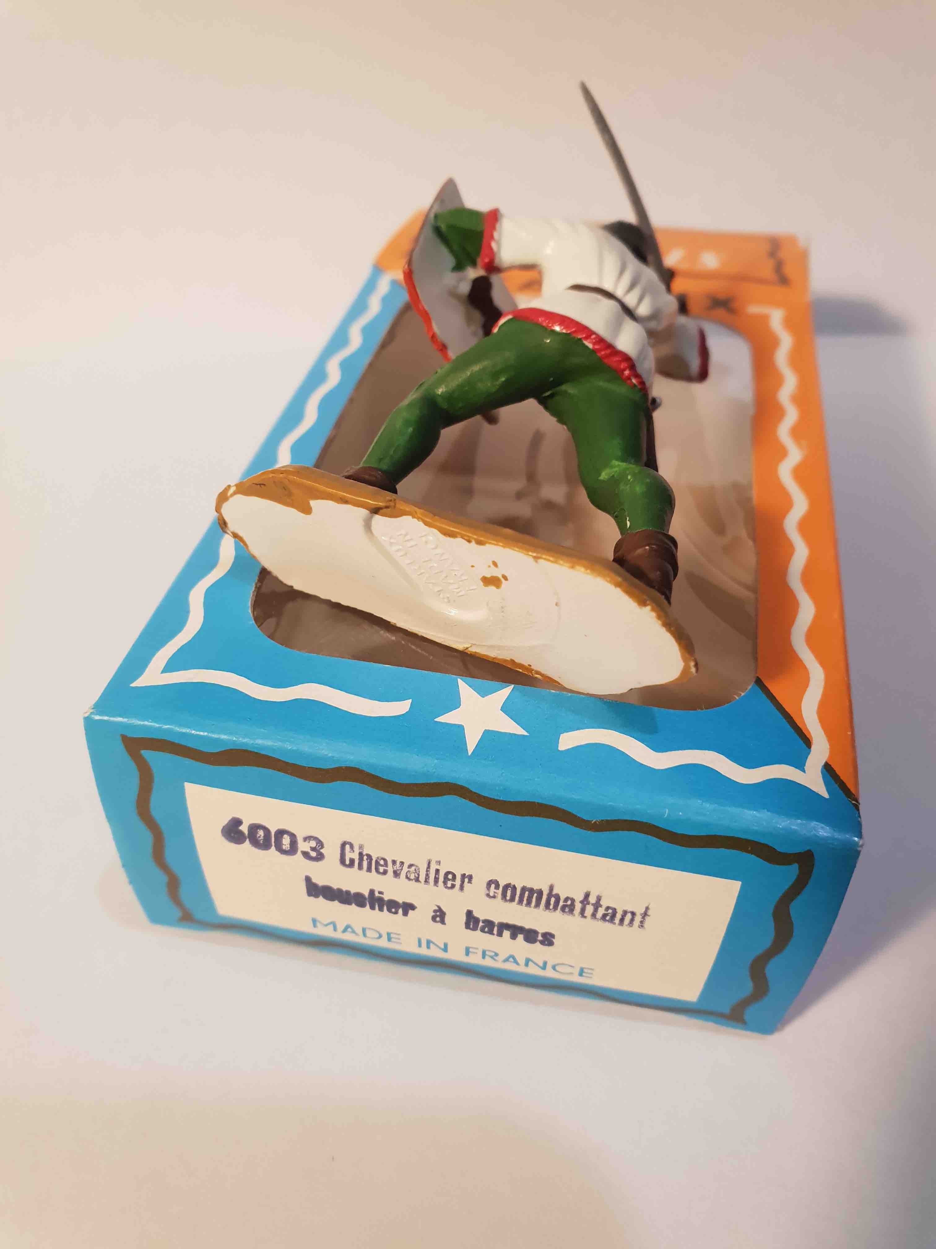 SEIGNEUR COMBATTANT BOUCLIER À POINTS PIEDS BLANC STARLUX MOYEN ÂGE RÉF 6003