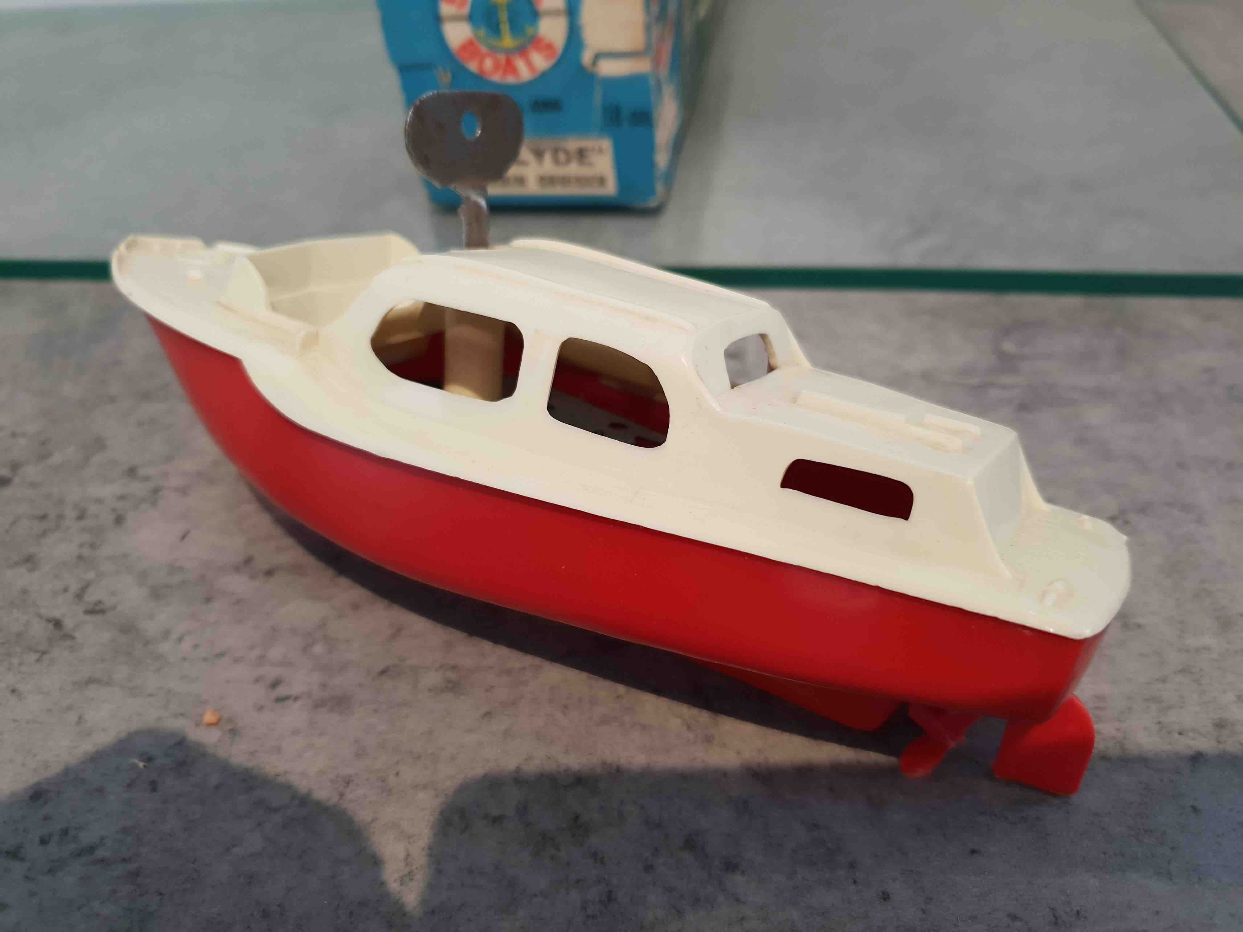 SCALEX BOAT 429S CLYDE CABIN CRUISER