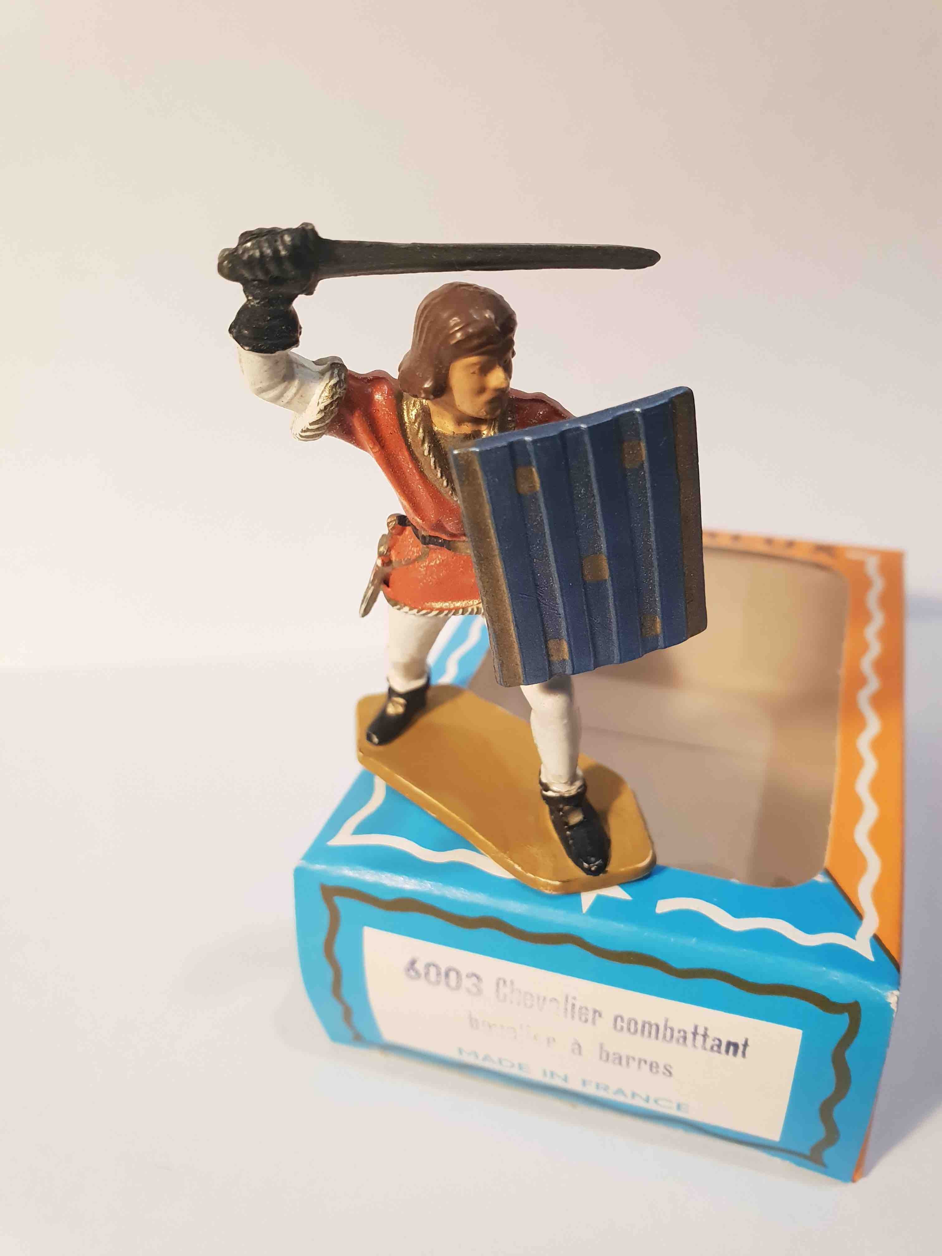 SEIGNEUR COMBATTANT BOUCLIER À POINTS PIEDS BLANC STARLUX MOYEN ÂGE RÉF 6003