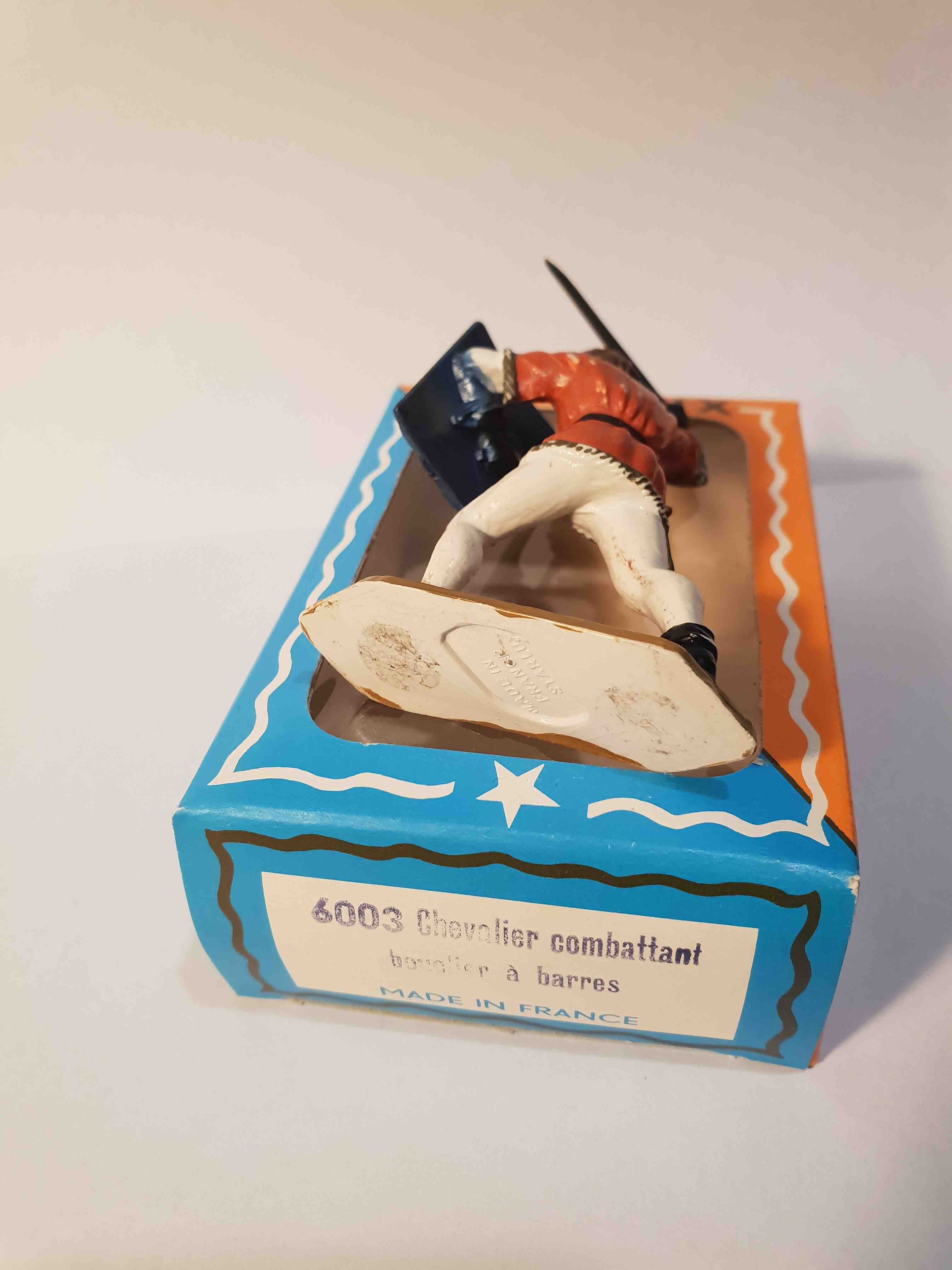 SEIGNEUR COMBATTANT BOUCLIER À POINTS PIEDS BLANC STARLUX MOYEN ÂGE RÉF 6003