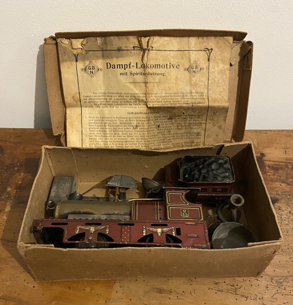 Locomotive vapeur vive Midland Railway 0-2-0 et tendeur M.R