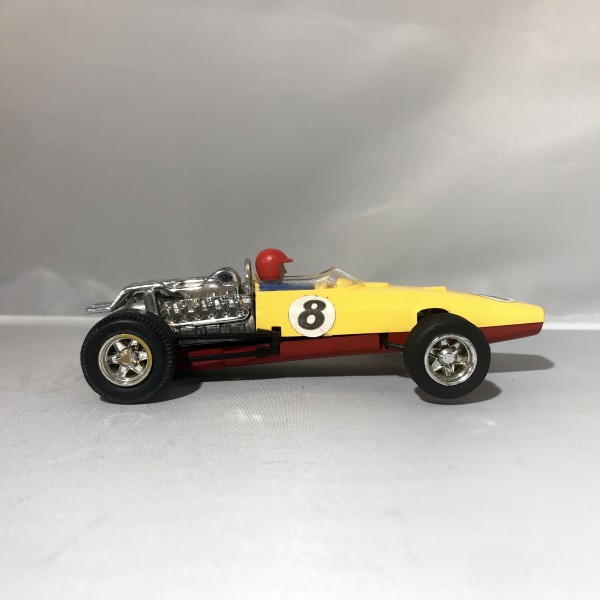 Honda RA273 F1 Jaune Chassîs rouge foncé SCALEXTRIC C36