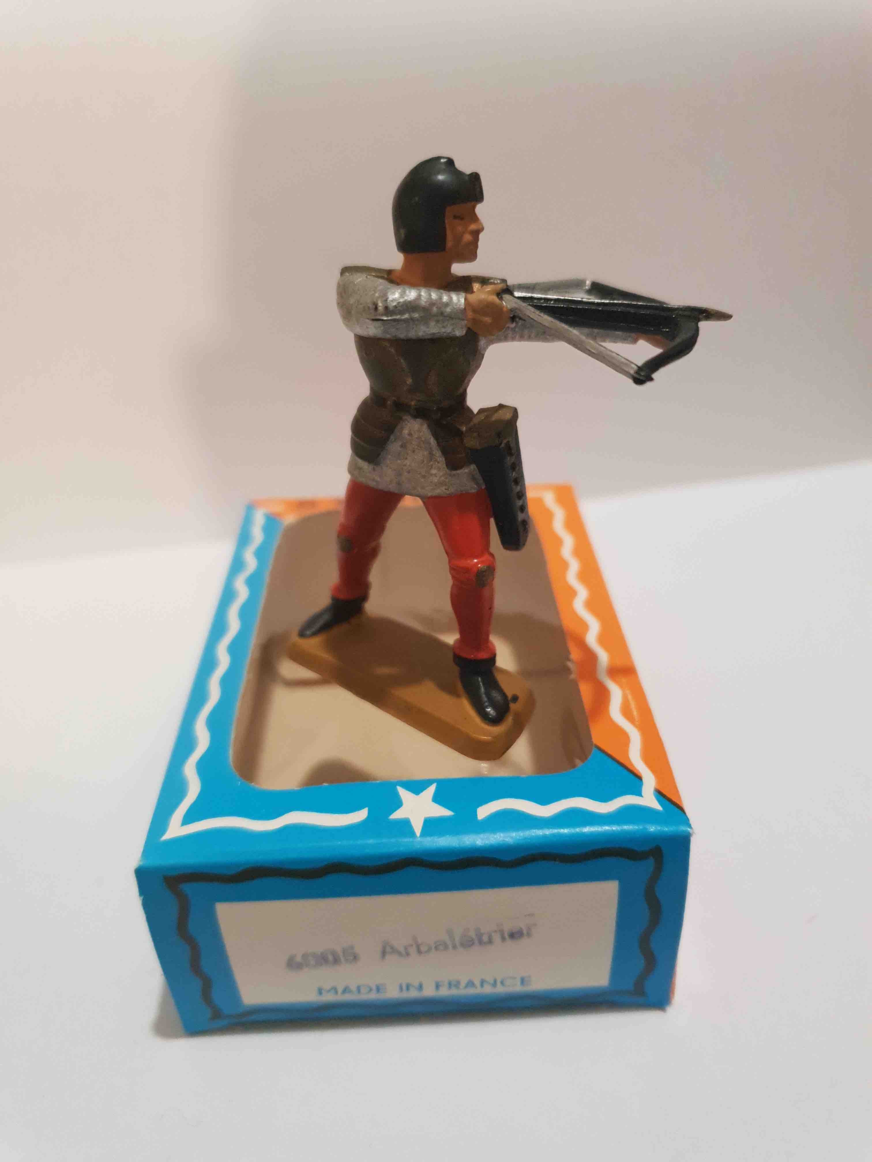 ARBALÉTRIER TUNIQUE DORÉE STARLUX REF 6005  MOYEN ÂGE