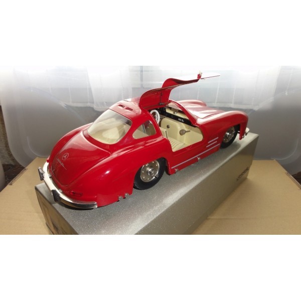 MERCEDES 300 SL ROUGE MARKLIN RÉF 1092 MUSEUMSMODELL 1993