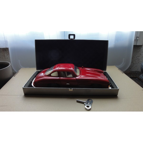 MERCEDES 300 SL ROUGE MARKLIN RÉF 1092 MUSEUMSMODELL 1993