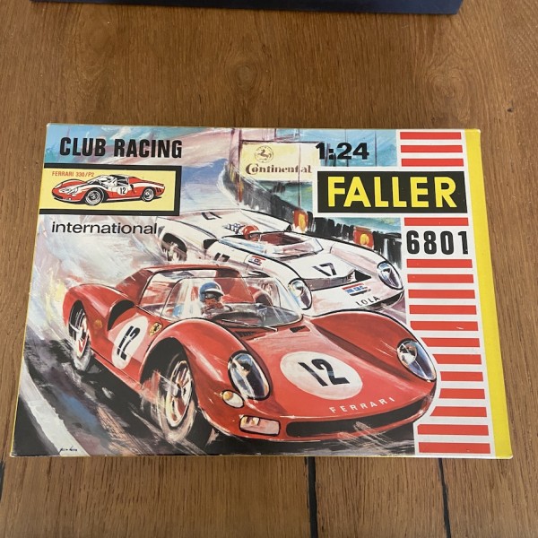 Ferrari 330/P2 FALLER 1:24 Club Racing 6801 en boite