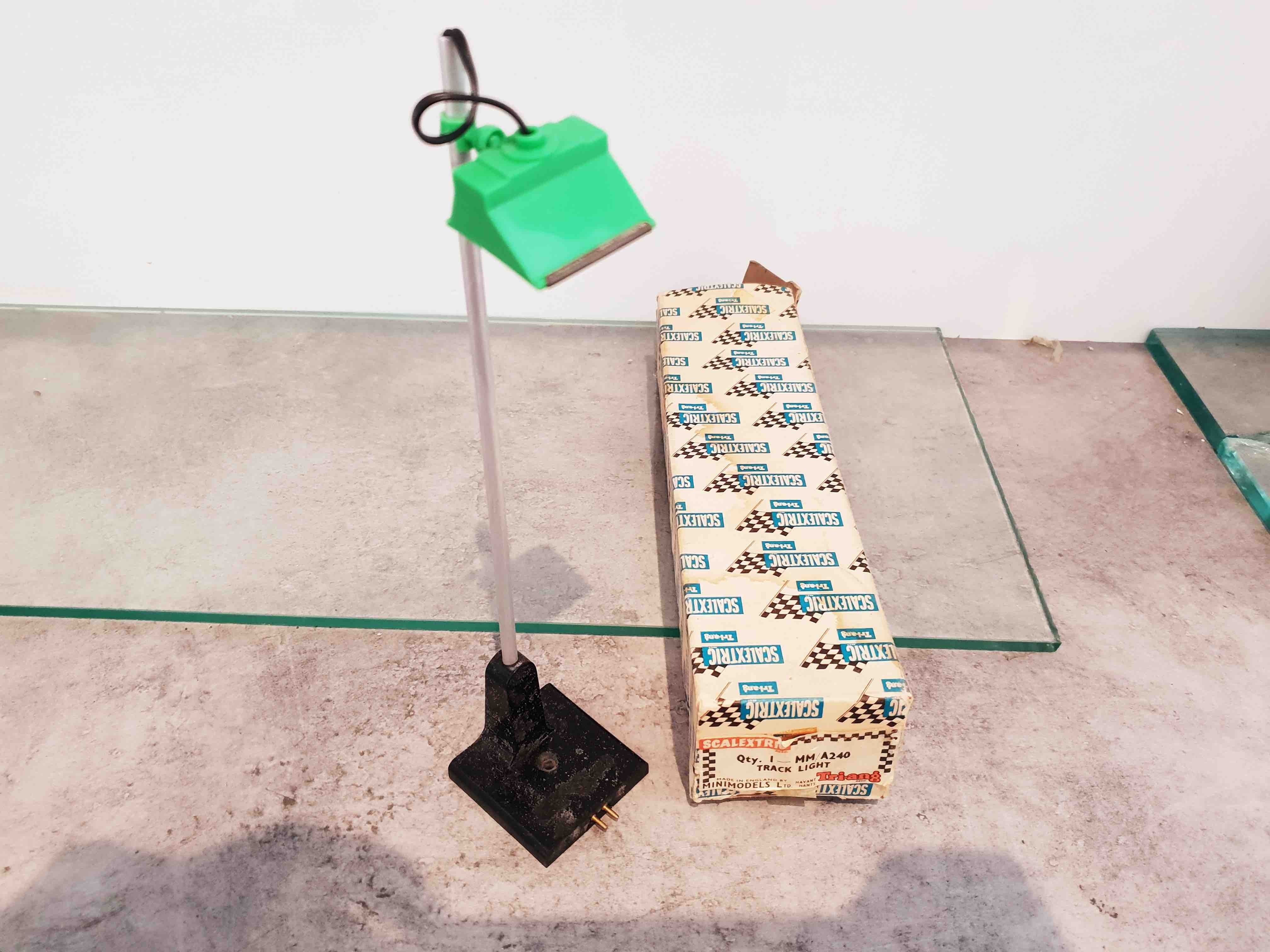 SCALEXTRIC A 240 TRACK LIGHT