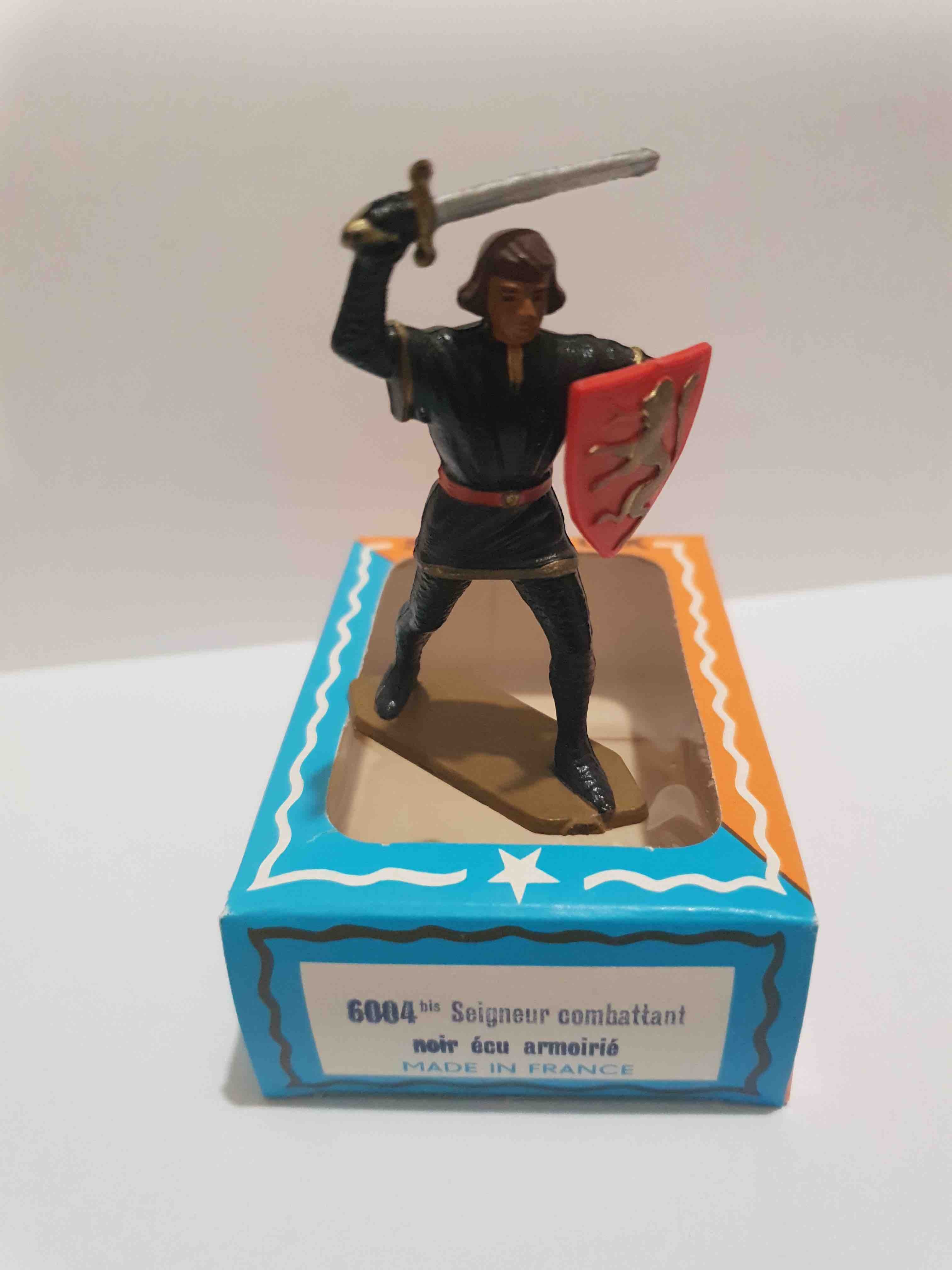 SEIGNEUR COMBATTANT NOIR AVEC ÉCU ROUGE ARMORIÉ STARLUX MOYEN AGE RÉF 6004 BIS