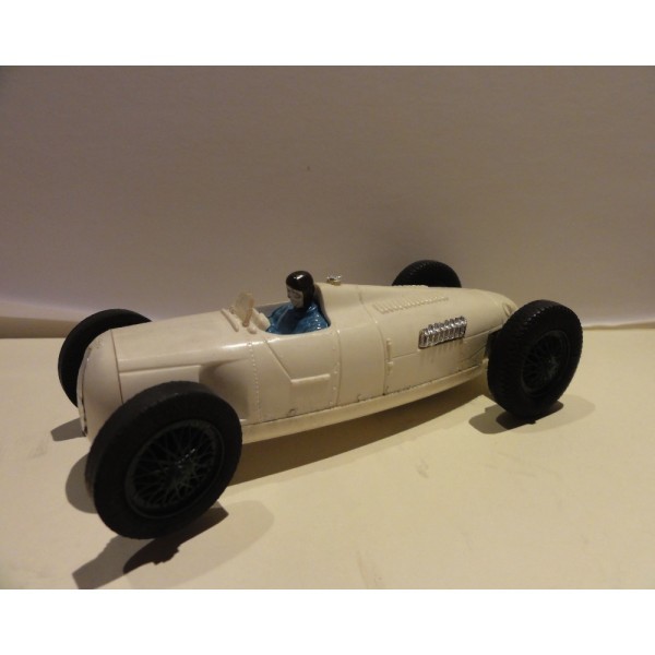 AUTO UNION TYPE C AVEC DIRECTION BLANCHE ROUES VERTES SCALEXTRIC C71