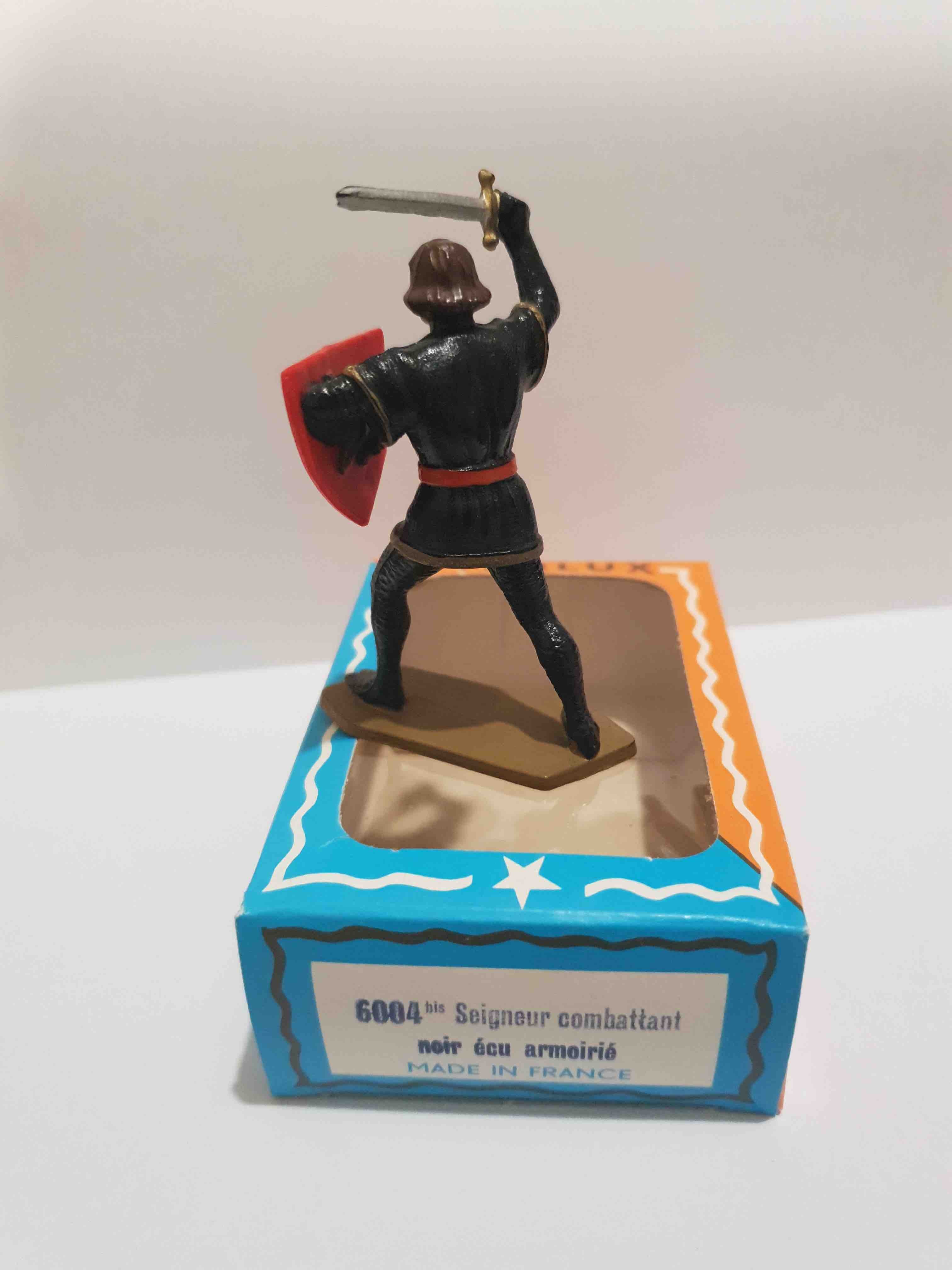 SEIGNEUR COMBATTANT NOIR AVEC ÉCU ROUGE ARMORIÉ STARLUX MOYEN AGE RÉF 6004 BIS