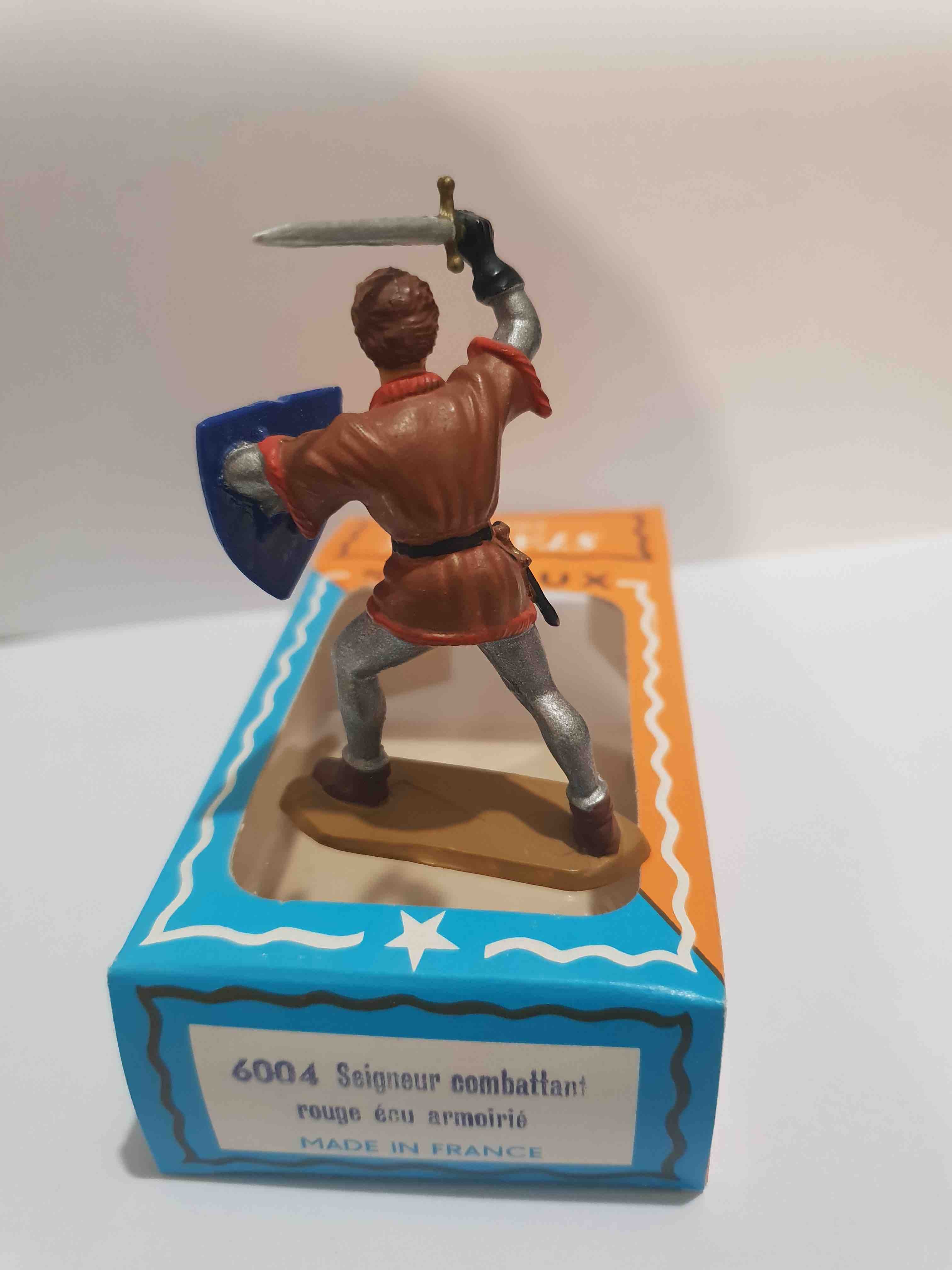 SEIGNEUR COMBATTANT ÉCU BLEU PIEDS BLANC STARLUX MOYEN ÂGE RÉF 6004