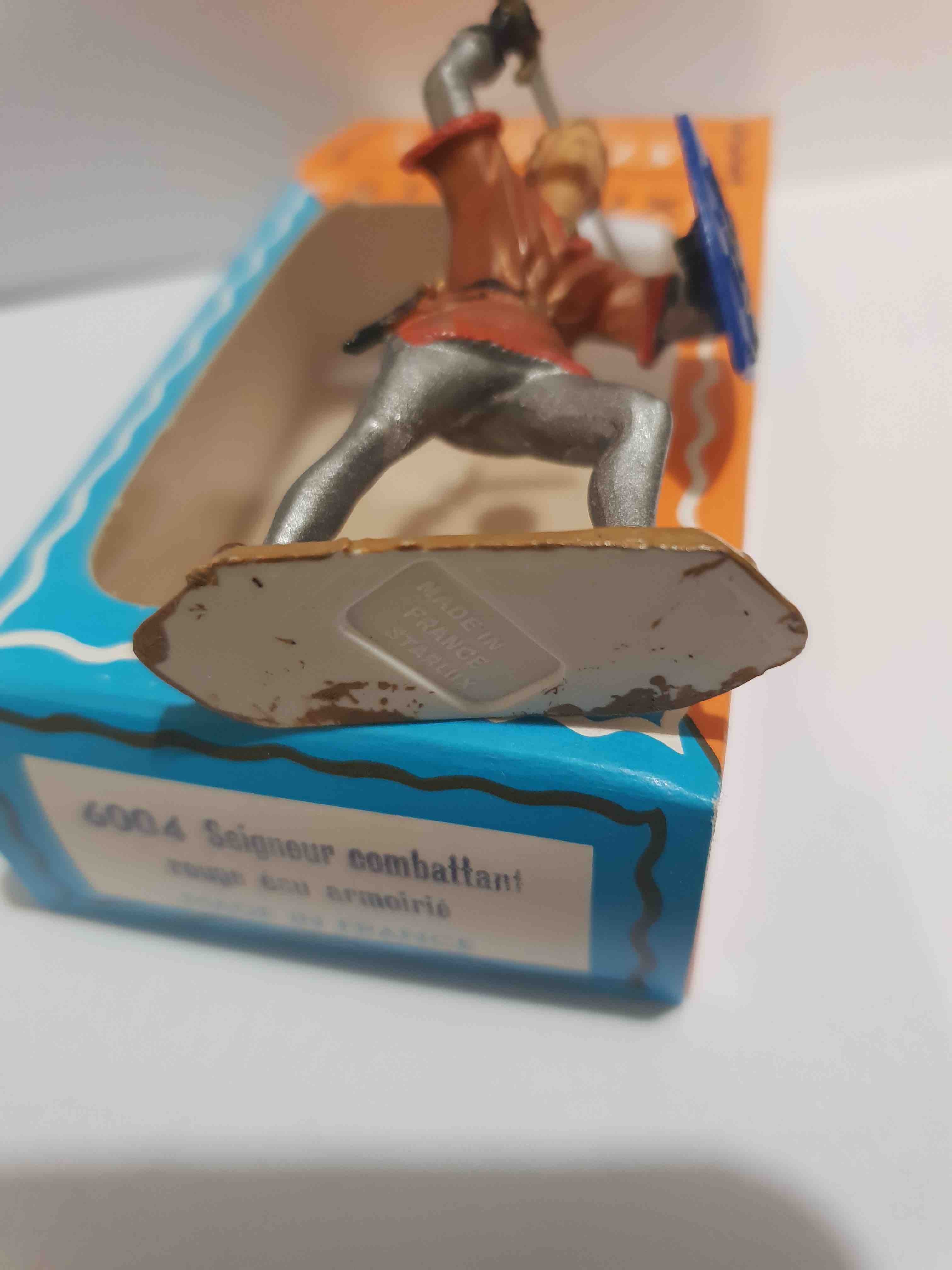 SEIGNEUR COMBATTANT ÉCU BLEU PIEDS BLANC STARLUX MOYEN ÂGE RÉF 6004