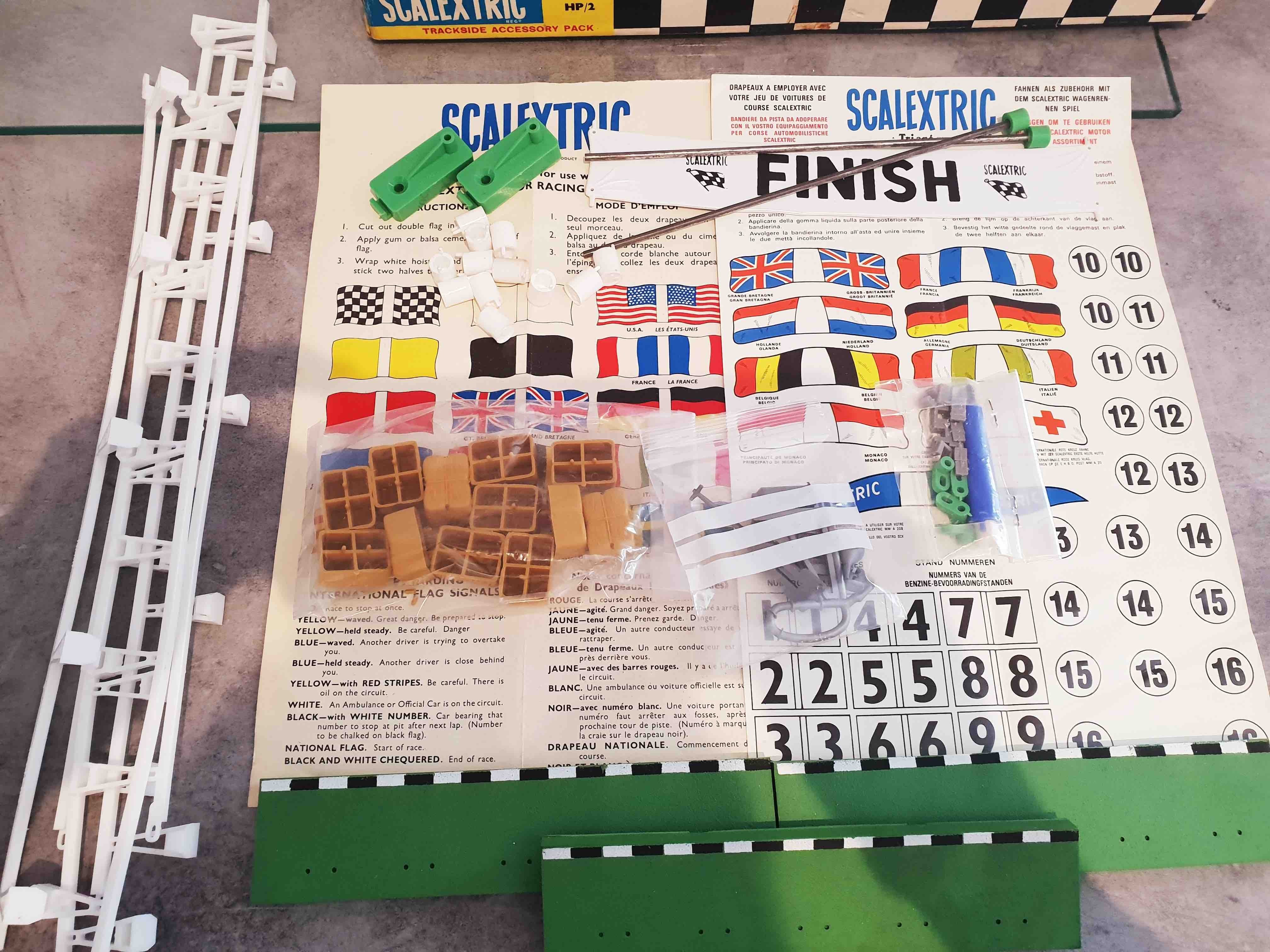 SCALEXTRIC HP 2 TRACKSIDE ACCESSORY PACK