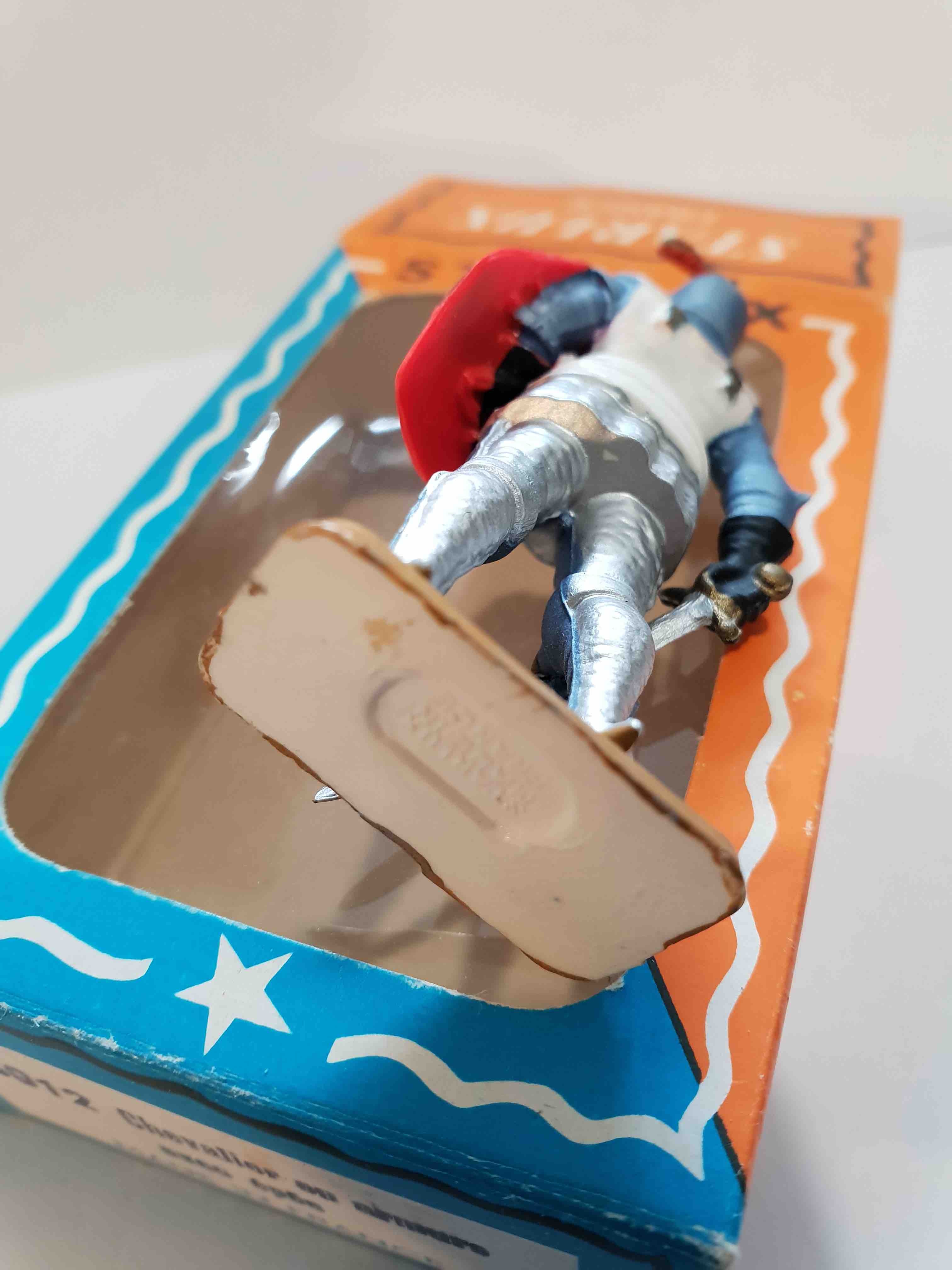 CHEVALIER EN ARMURE AVEC ÉPÉE PIEDS BLANC STARLUX MOYEN ÂGE RÉF 6012