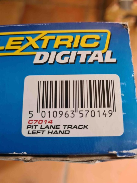 PIT LANE TRACK LEFT HAND C7014  SCALEXTRIC 