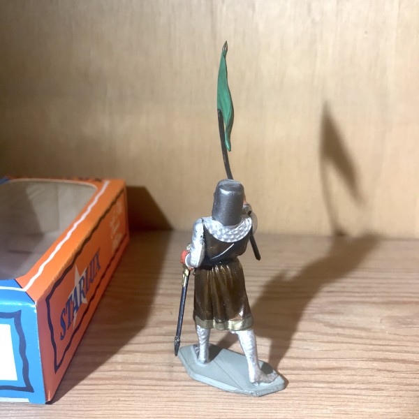 Chevalier Porte oriflamme - Pied marron - Oriflamme vert - STARLUX Réf 6024