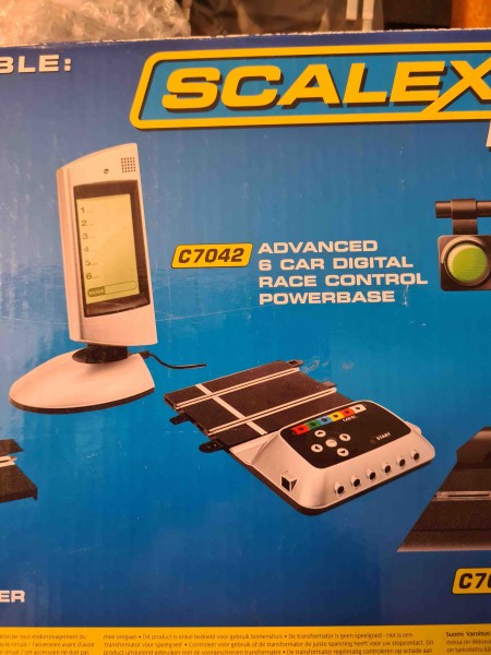 ADVENCED 6 CAR DIGITAL RACE CONTROL POWER BASE C7042 SCALEXTRIC 