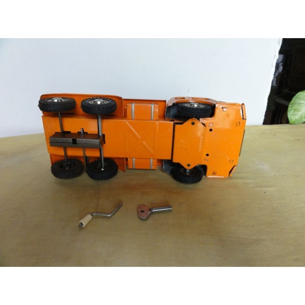 CAMION AUTO SERVICE DE MARQUE JOUSTRA