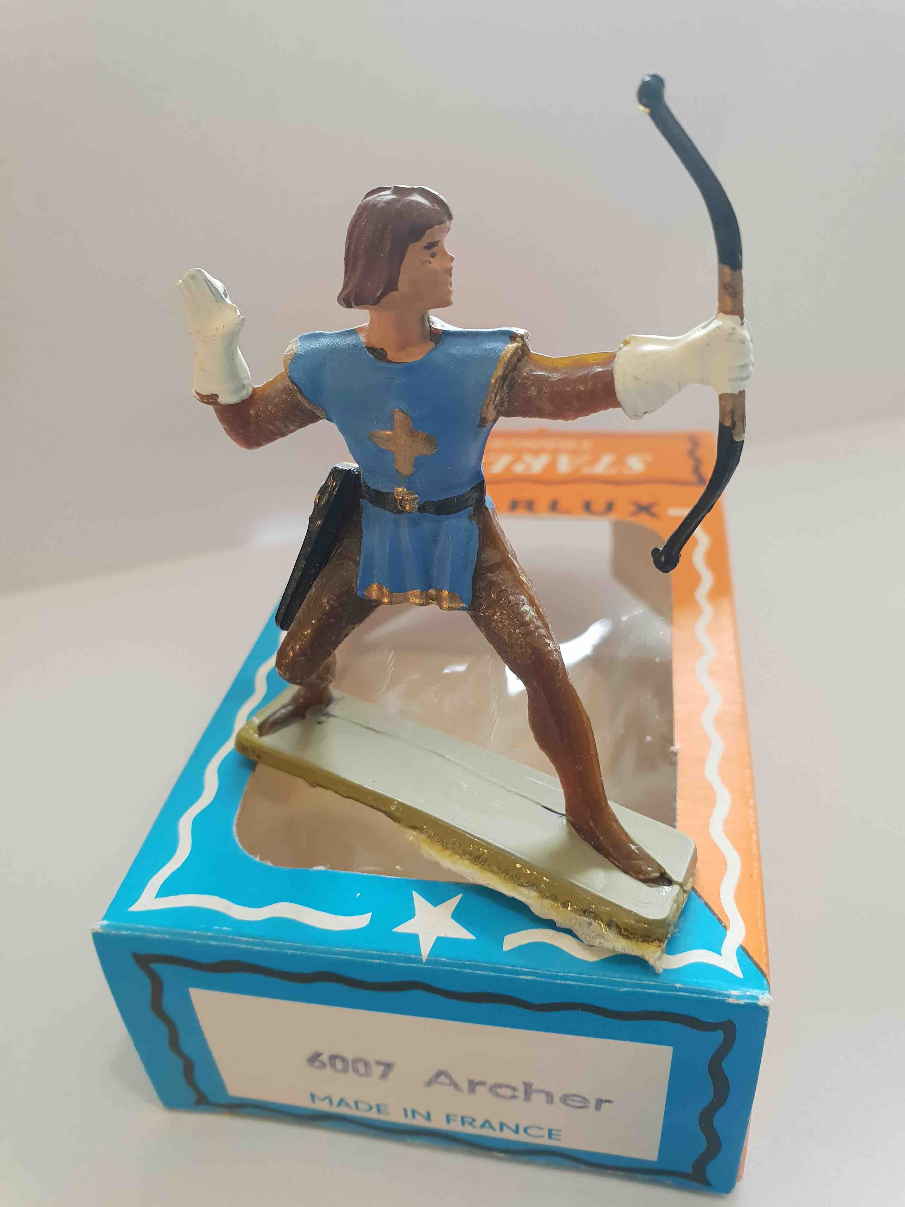 ARCHER TUNIQUE BLEUE PIEDS OR SOCLE VERT STARLUX MOYEN ÂGE 6007