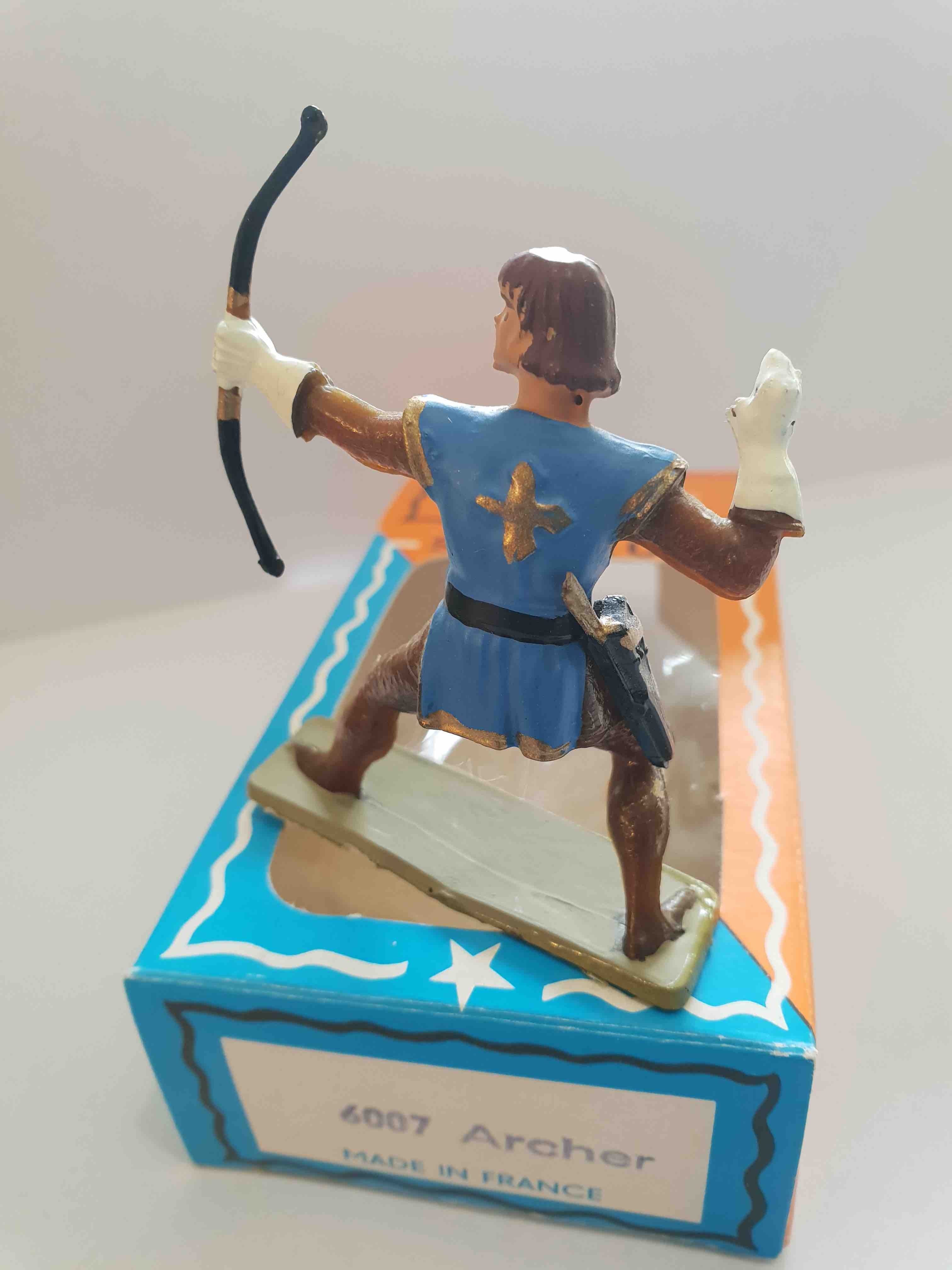 ARCHER TUNIQUE BLEUE PIEDS OR SOCLE VERT STARLUX MOYEN ÂGE 6007