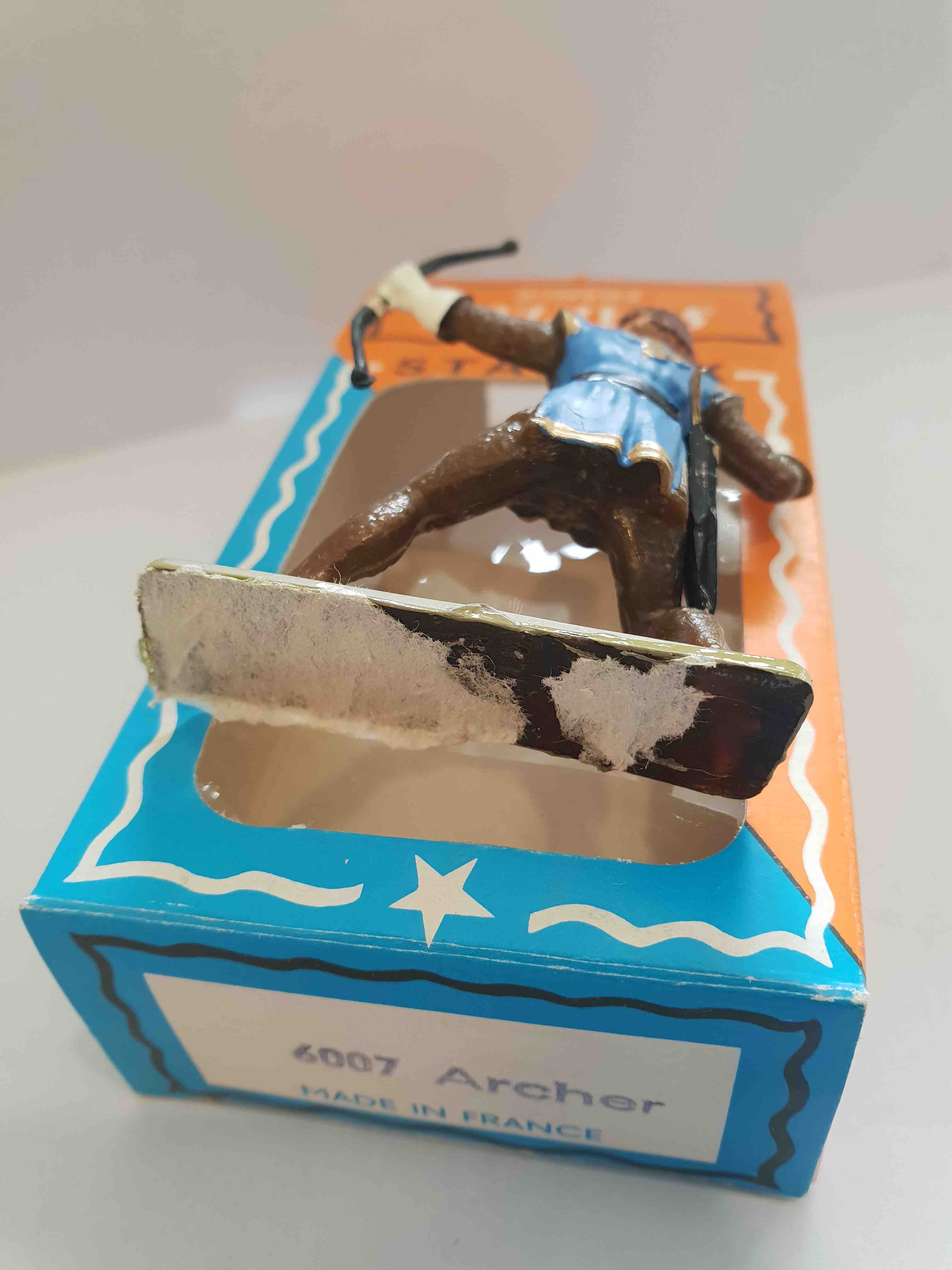 ARCHER TUNIQUE BLEUE PIEDS OR SOCLE VERT STARLUX MOYEN ÂGE 6007