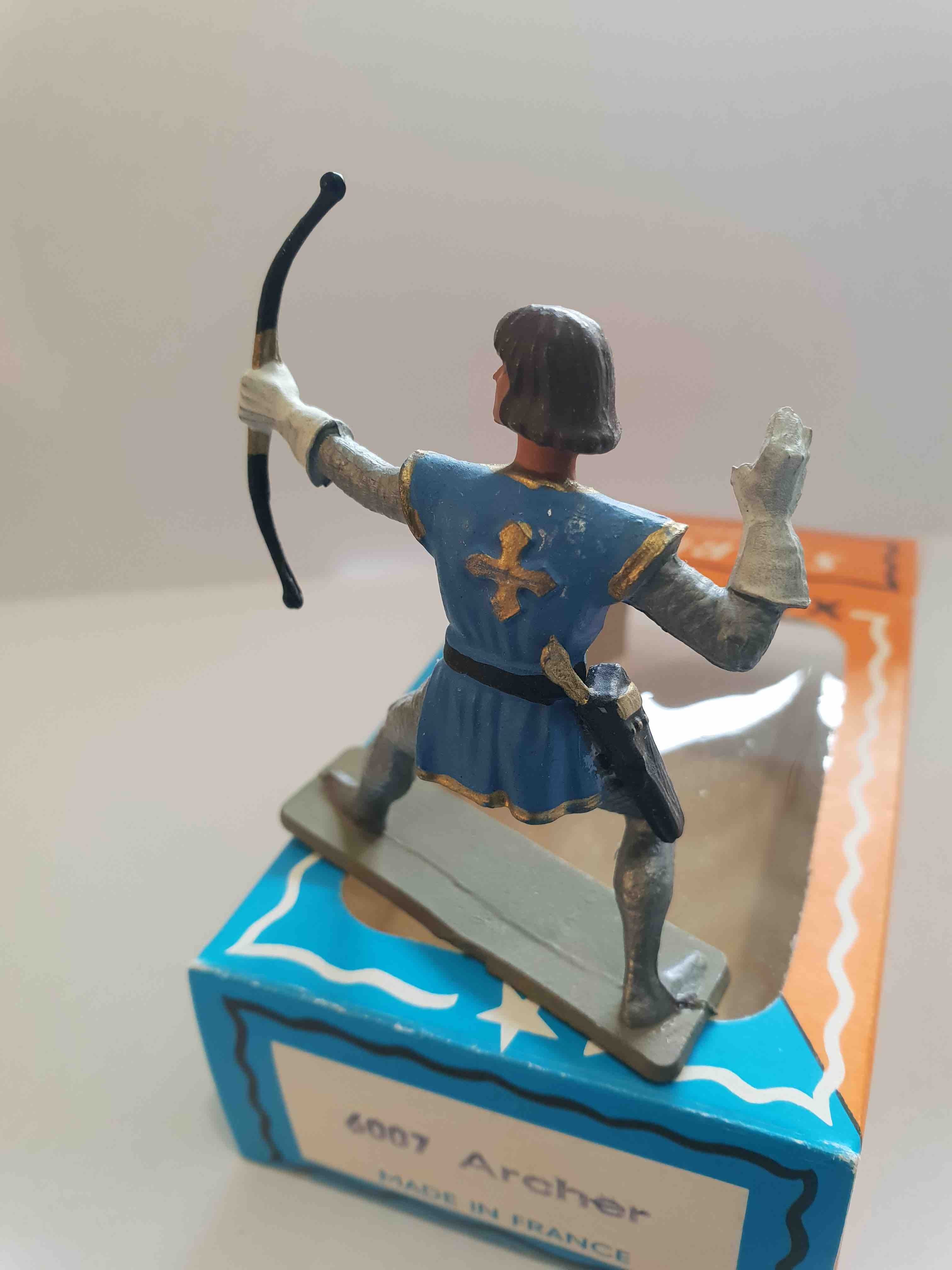 ARCHER TUNIQUE BLEUE PIEDS GRIS SOCLE VERT STARLUX MOYEN ÂGE 6007