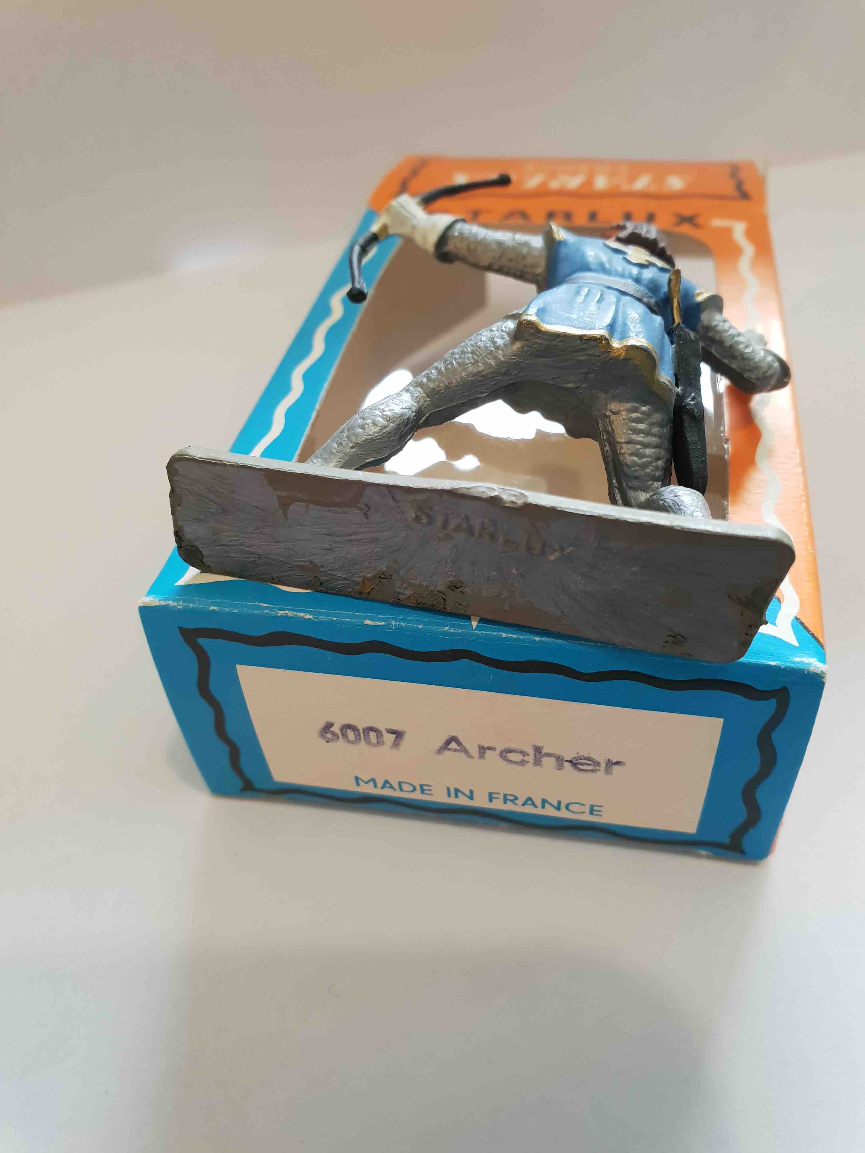 ARCHER TUNIQUE BLEUE PIEDS GRIS SOCLE VERT STARLUX MOYEN ÂGE 6007