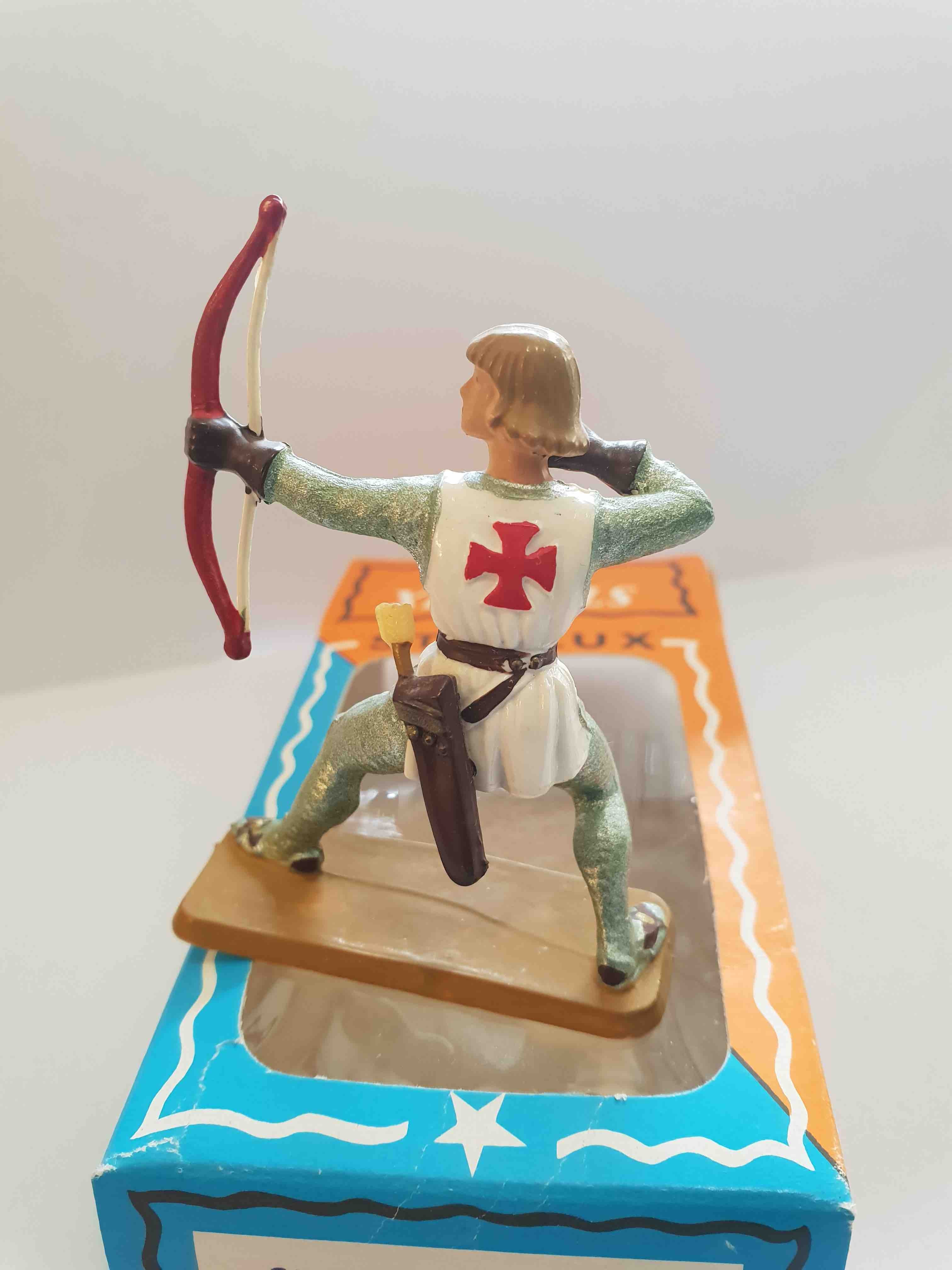 ARCHER TUNIQUE BLANCHE PIEDS BLANC SOCLE OCRE STARLUX MOYEN ÂGE 6007