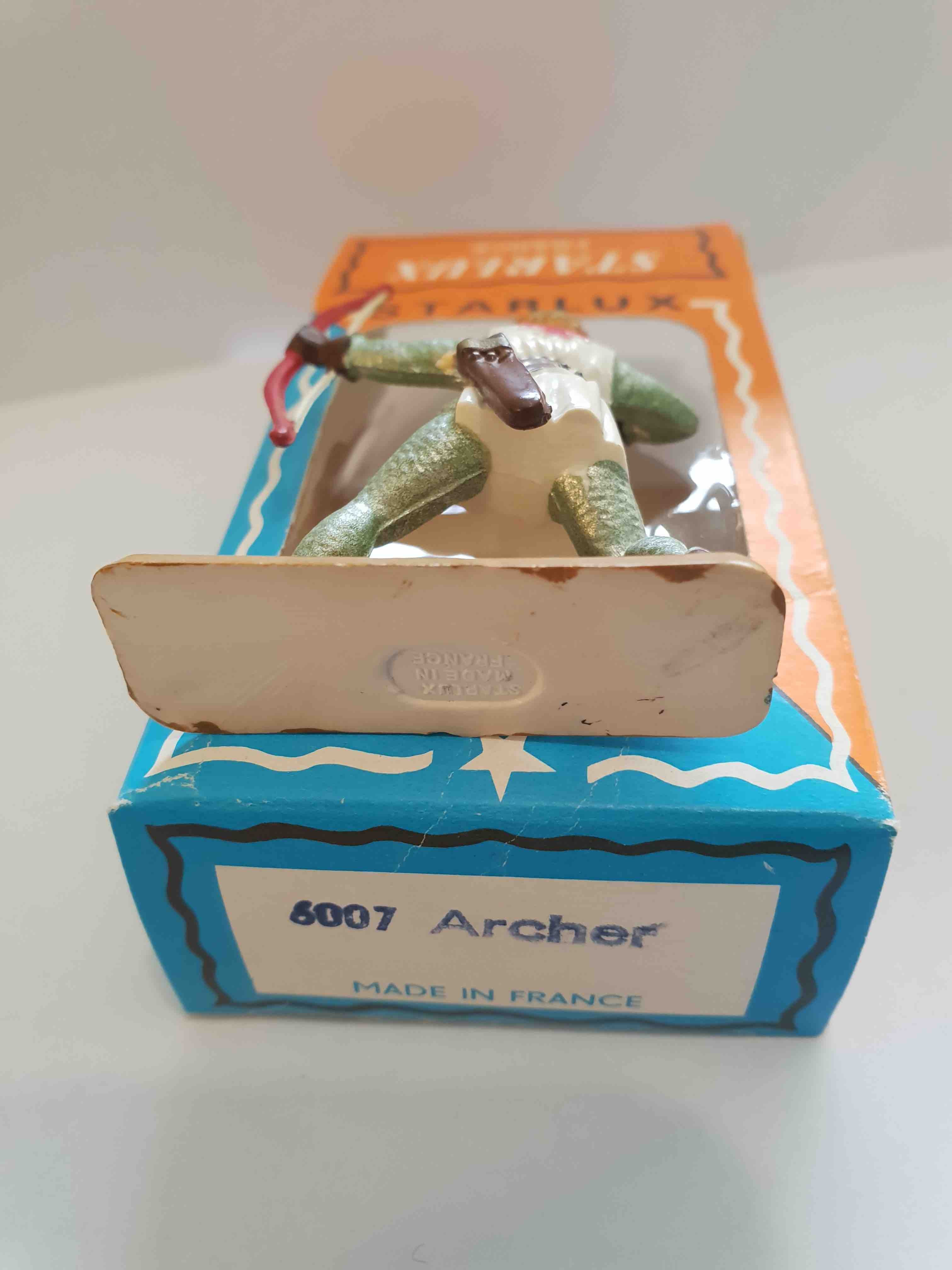 ARCHER TUNIQUE BLANCHE PIEDS BLANC SOCLE OCRE STARLUX MOYEN ÂGE 6007