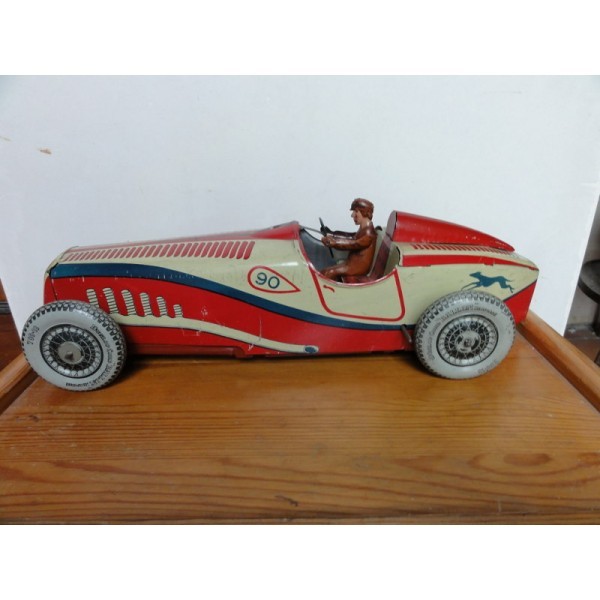 VOITURE DE COURSE DE MARQUE CR