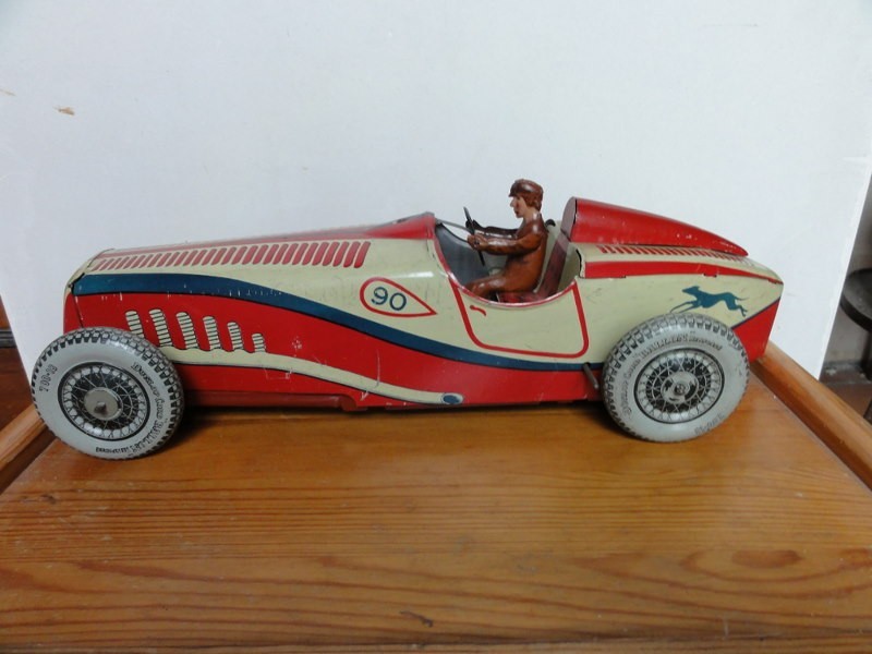 VOITURE DE COURSE DE MARQUE CR