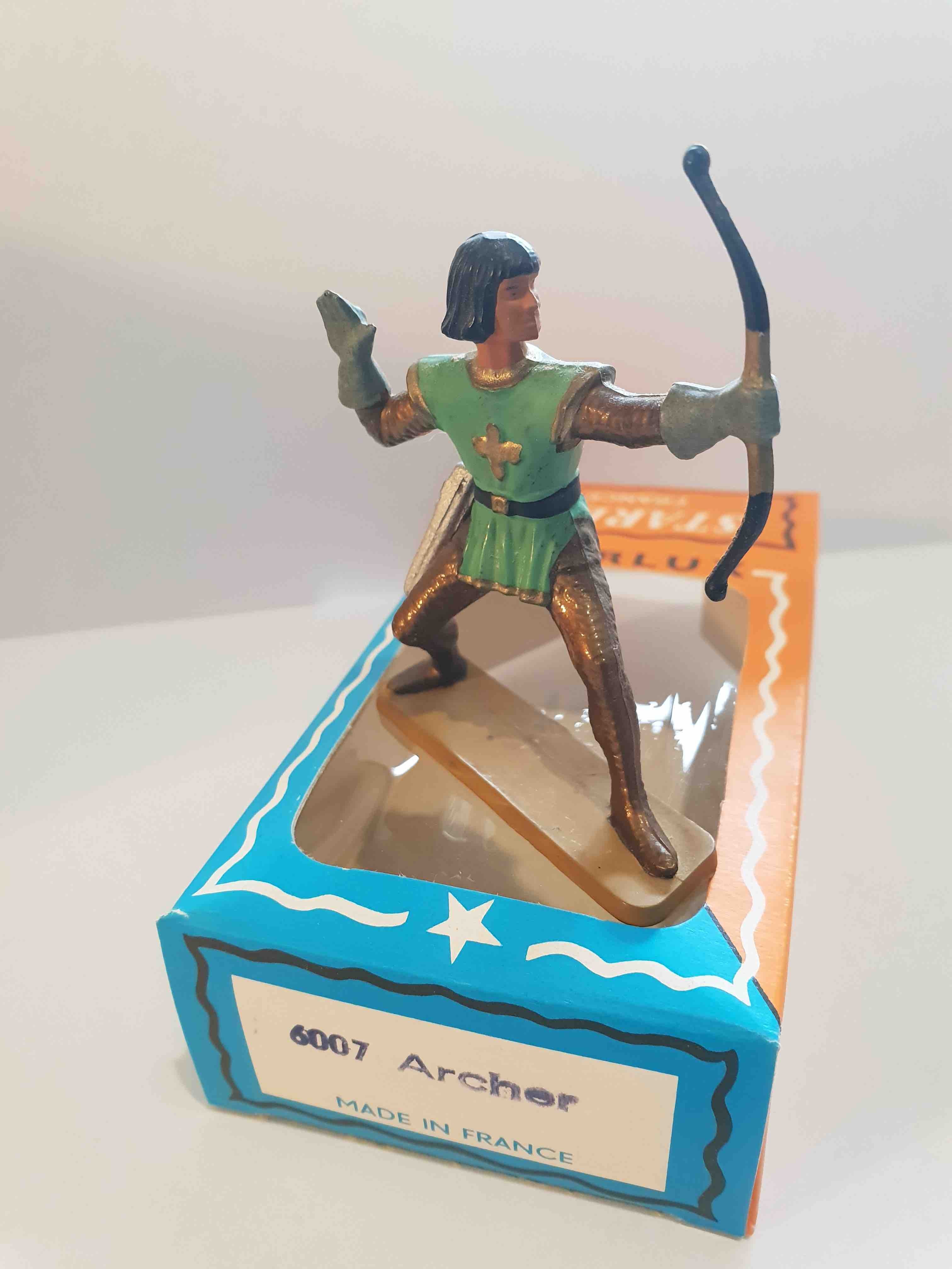 ARCHER TUNIQUE VERTE PIEDS OR SOCLE OCRE STARLUX MOYEN ÂGE 6007