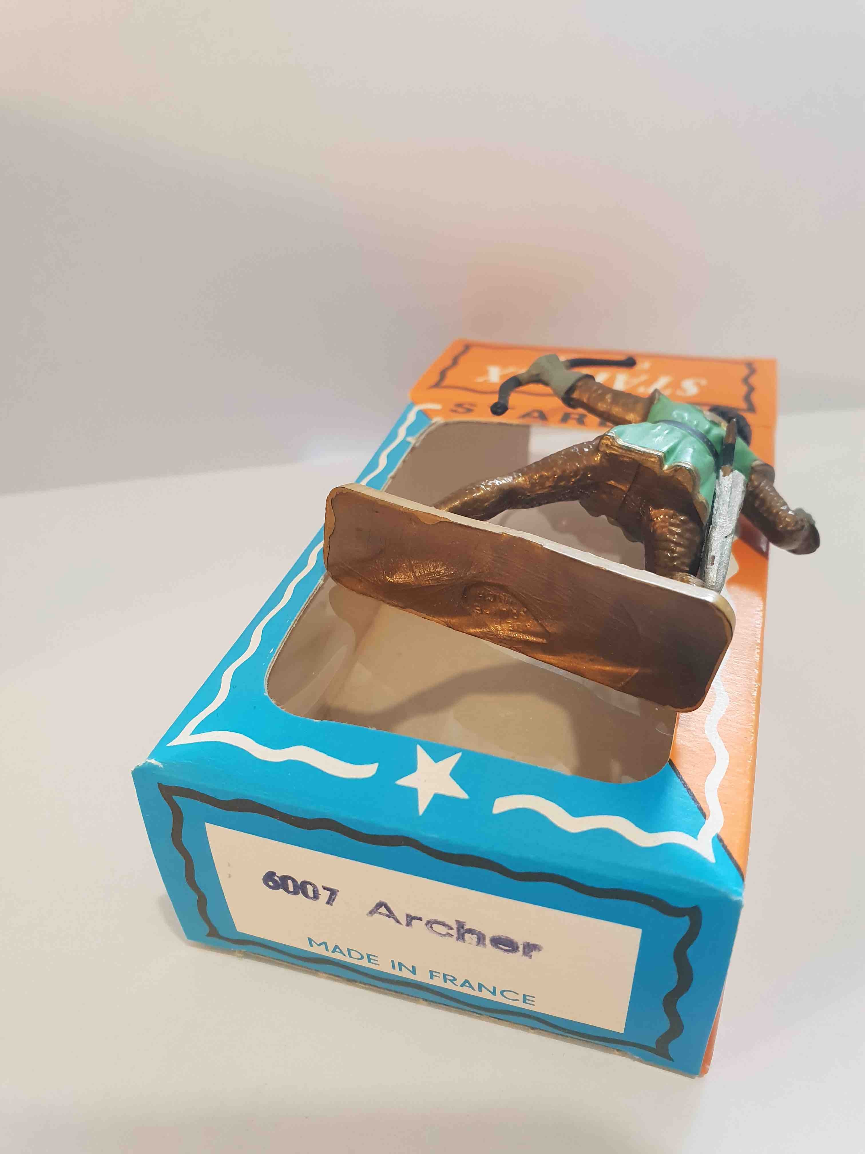 ARCHER TUNIQUE VERTE PIEDS OR SOCLE OCRE STARLUX MOYEN ÂGE 6007