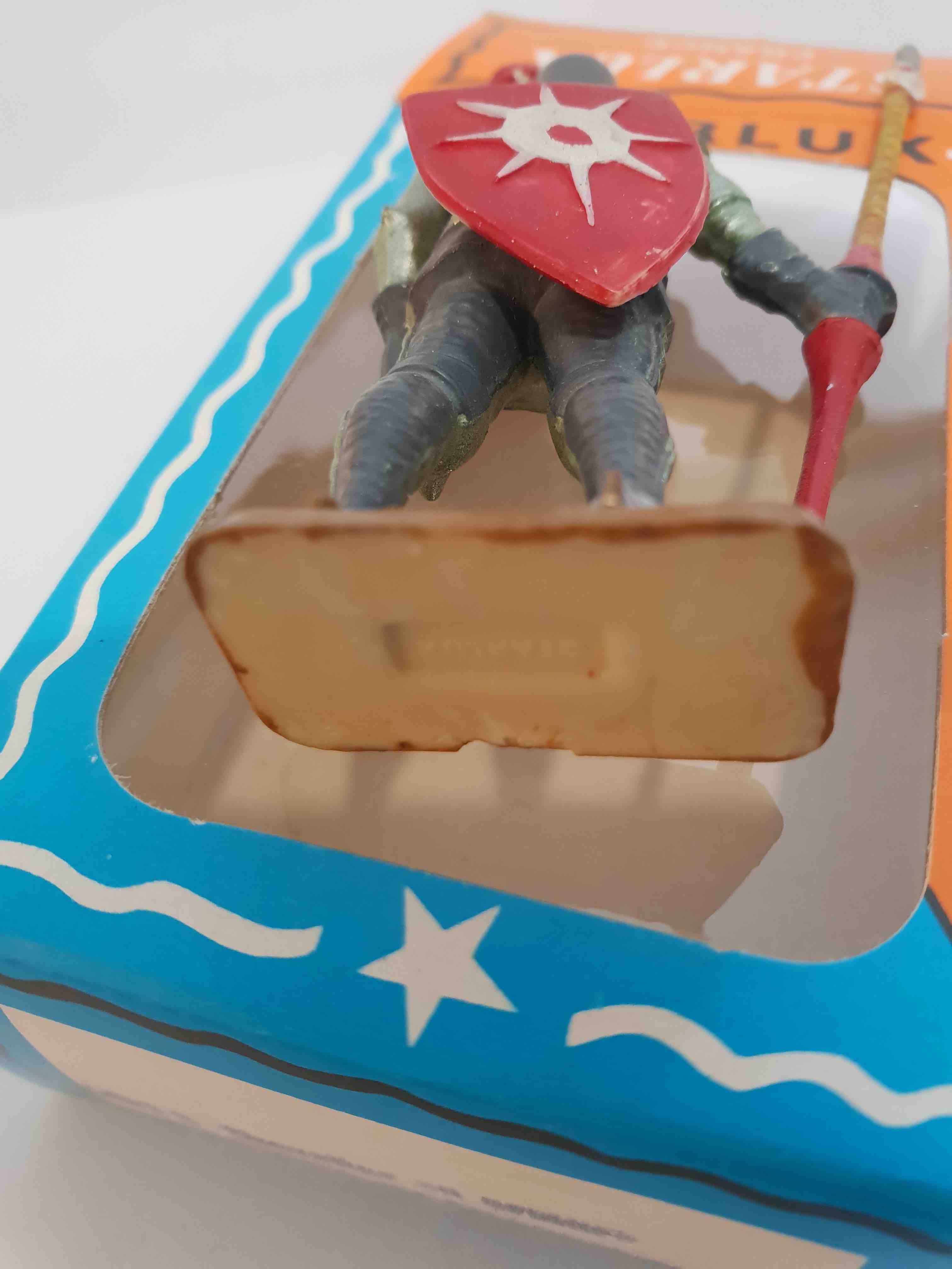 CHEVALIER EN ARMURE AVEC LANCE PIEDS BLANC STARLUX MOYEN ÂGE RÉF 6011