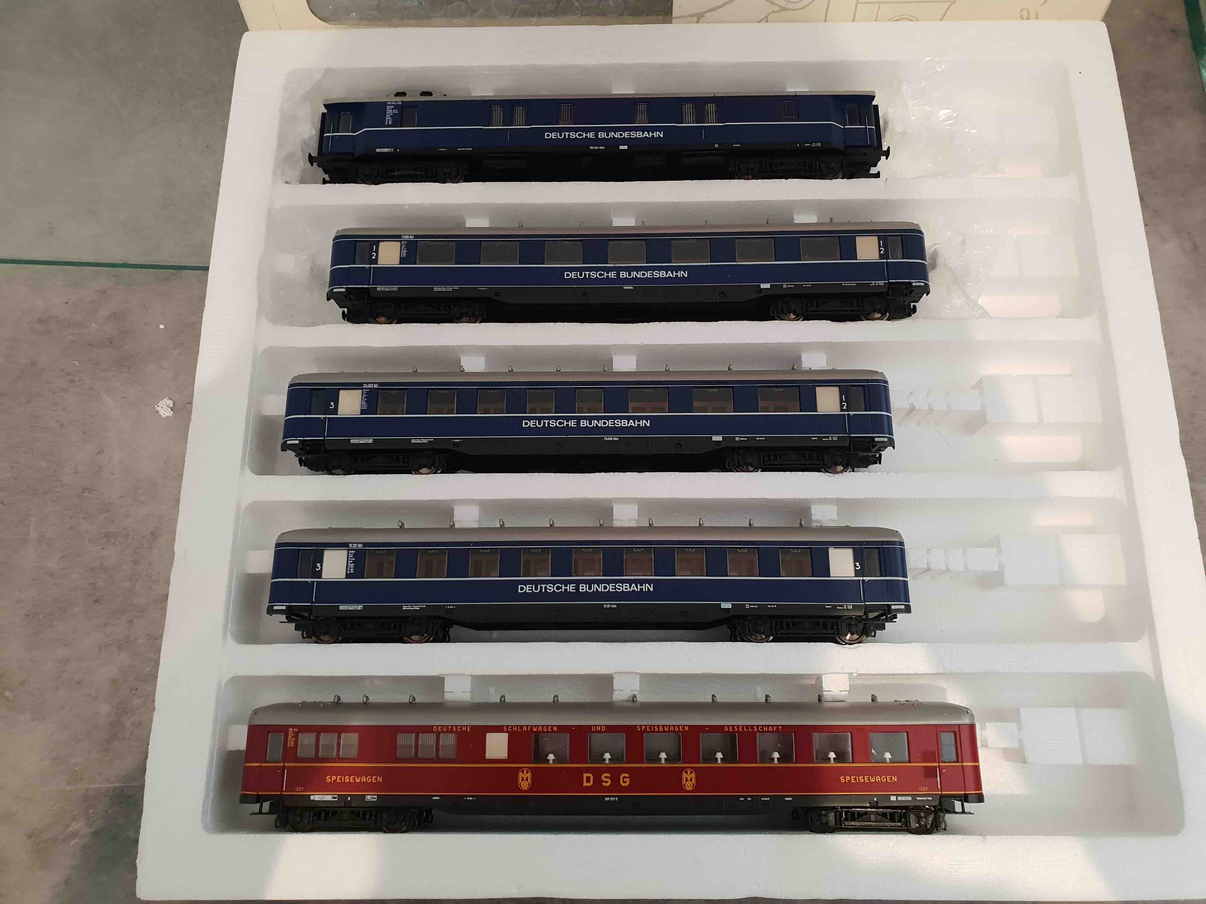 LILIPUT 838  VOITURES