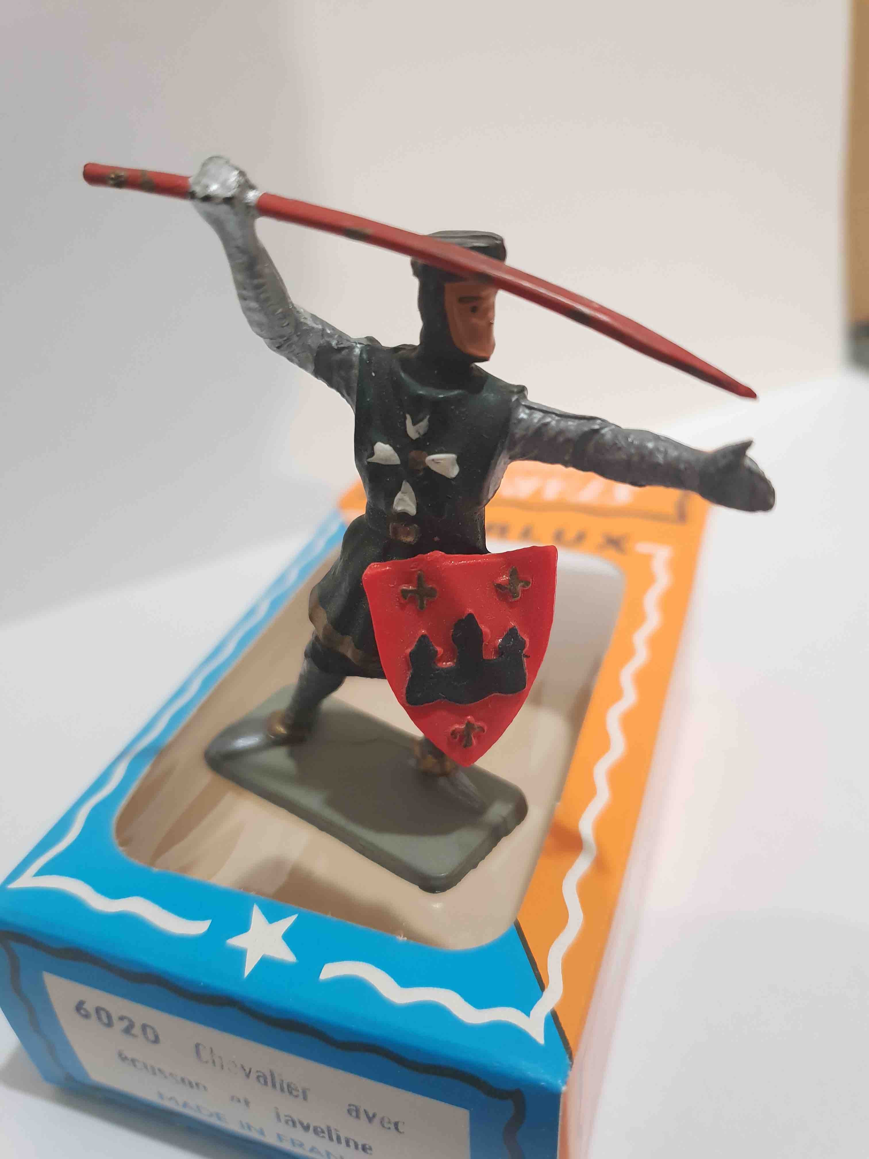 CHEVALIER ÉCUSSON JAVELINE STARLUX PIEDS GRIS RÉF 600 MOYEN ÂGE